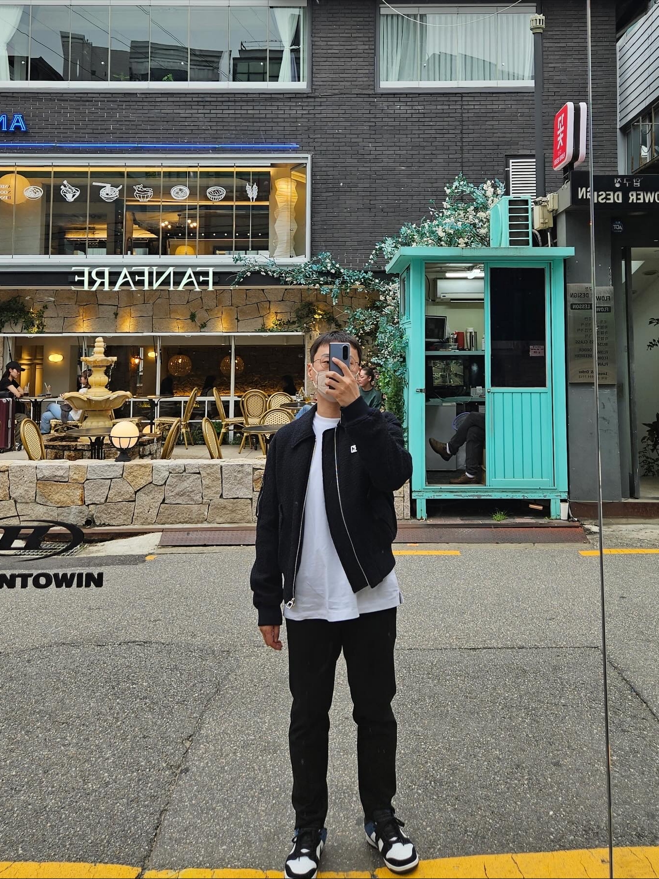 Wooyoungmi Tweed Blouson Jumper Navy - 23SS, Wooyoungmi Feather Back Logo T-Shirt White - 23SS 착용 스타일 - 1