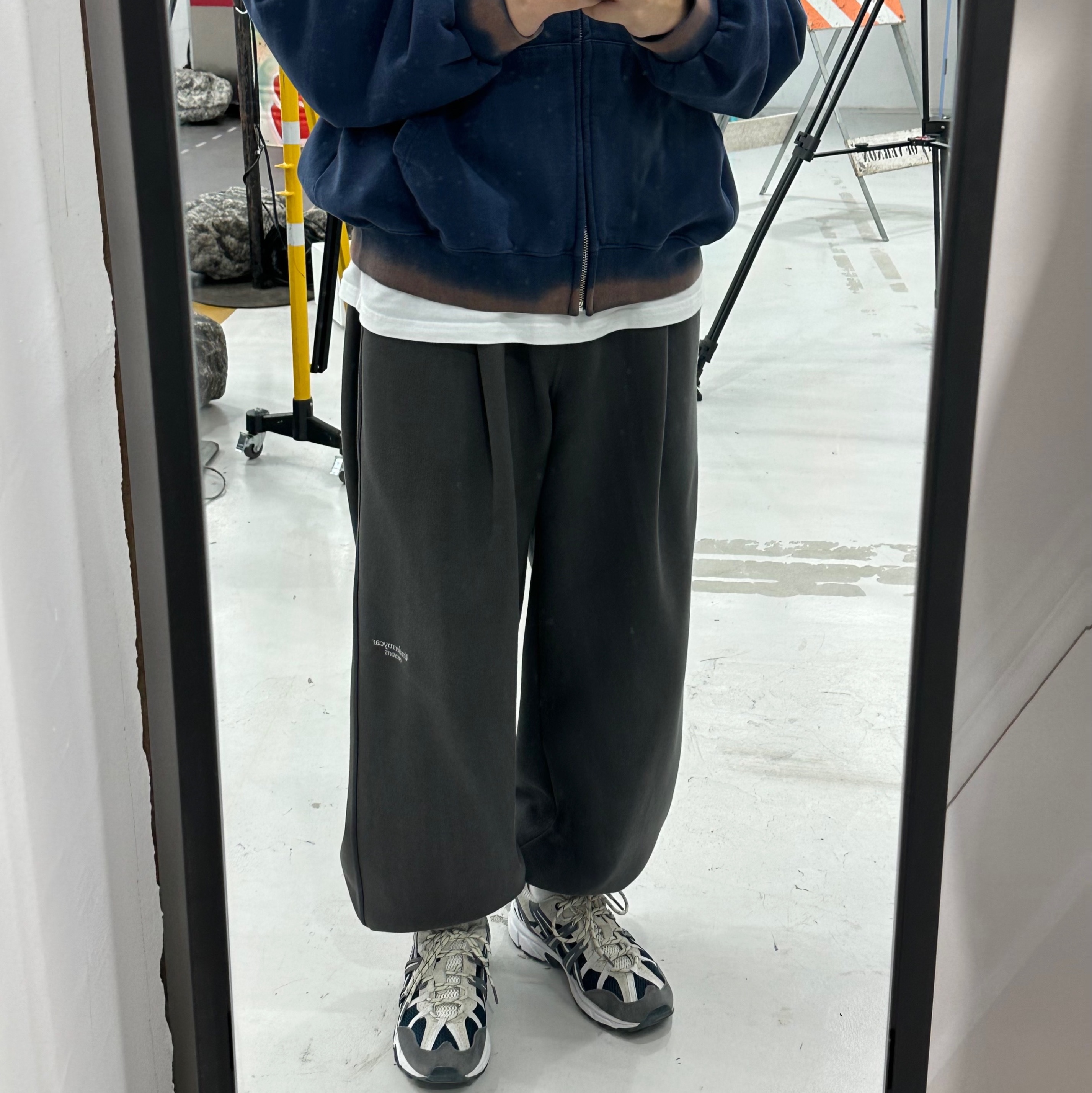 Undermycar Mu.03 Anti Fxxking Logo Play Oversized Sweat Jogger Olive 착용 스타일