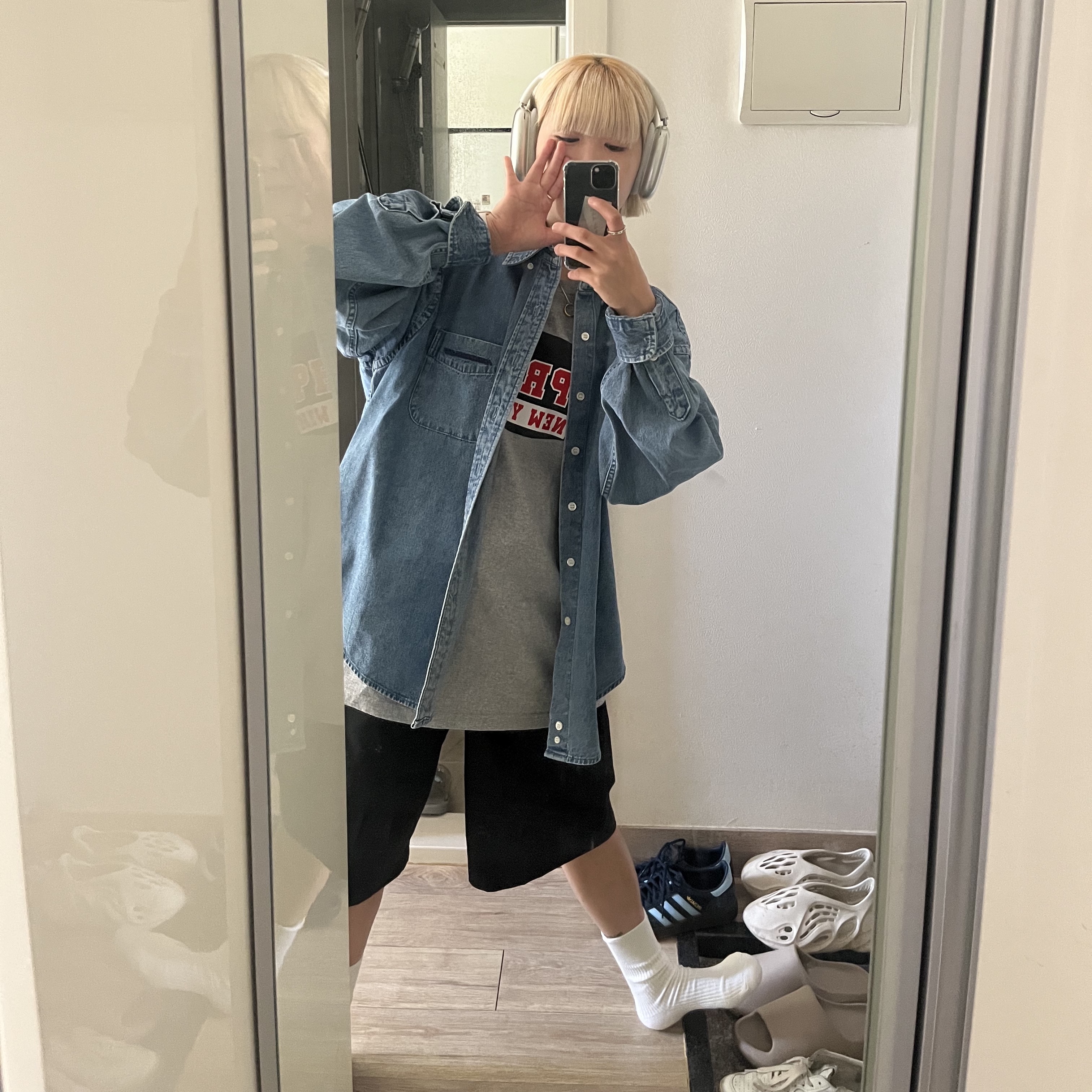 Supreme New York T-Shirt Heather Grey - 23SS, Apple AirPods Max Lightning Silver (Korean Ver.) 착용 스타일