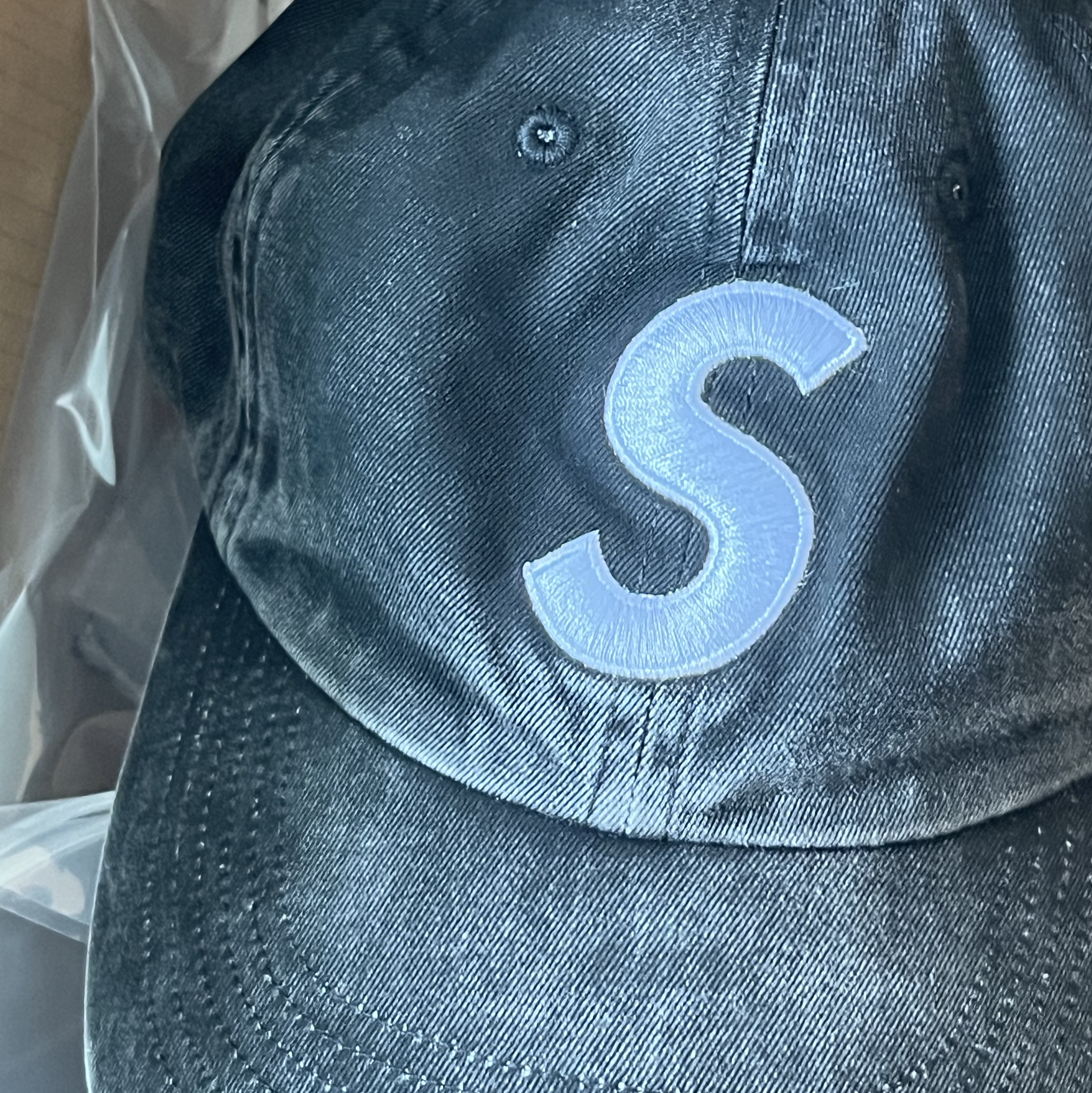 Supreme Pigment Print S Logo 6-Panel Black - 23FW 착용 스타일