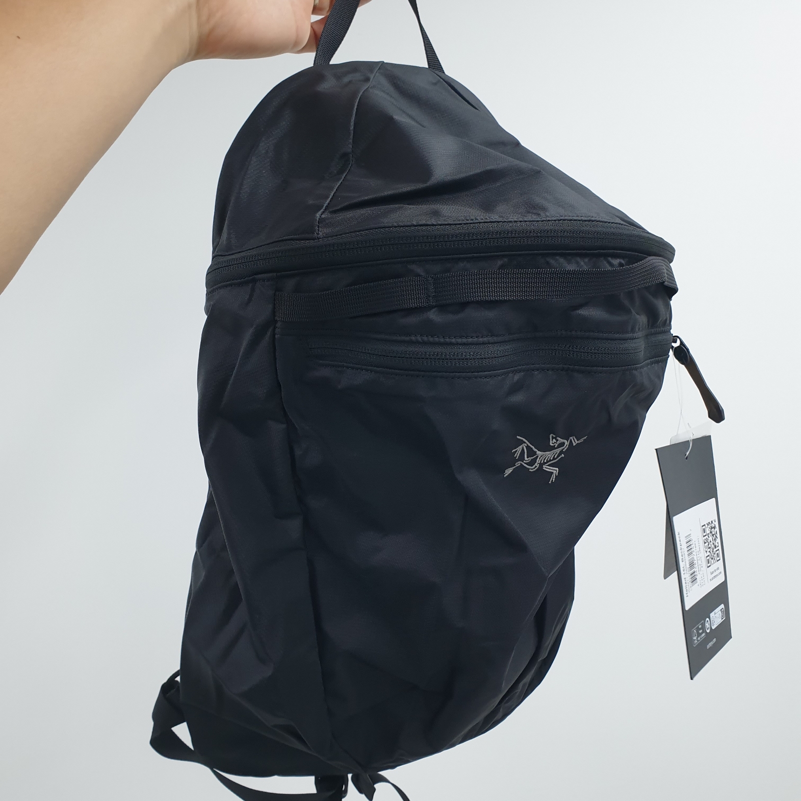 Arc'teryx Heliad 15 Backpack Black 착용 스타일