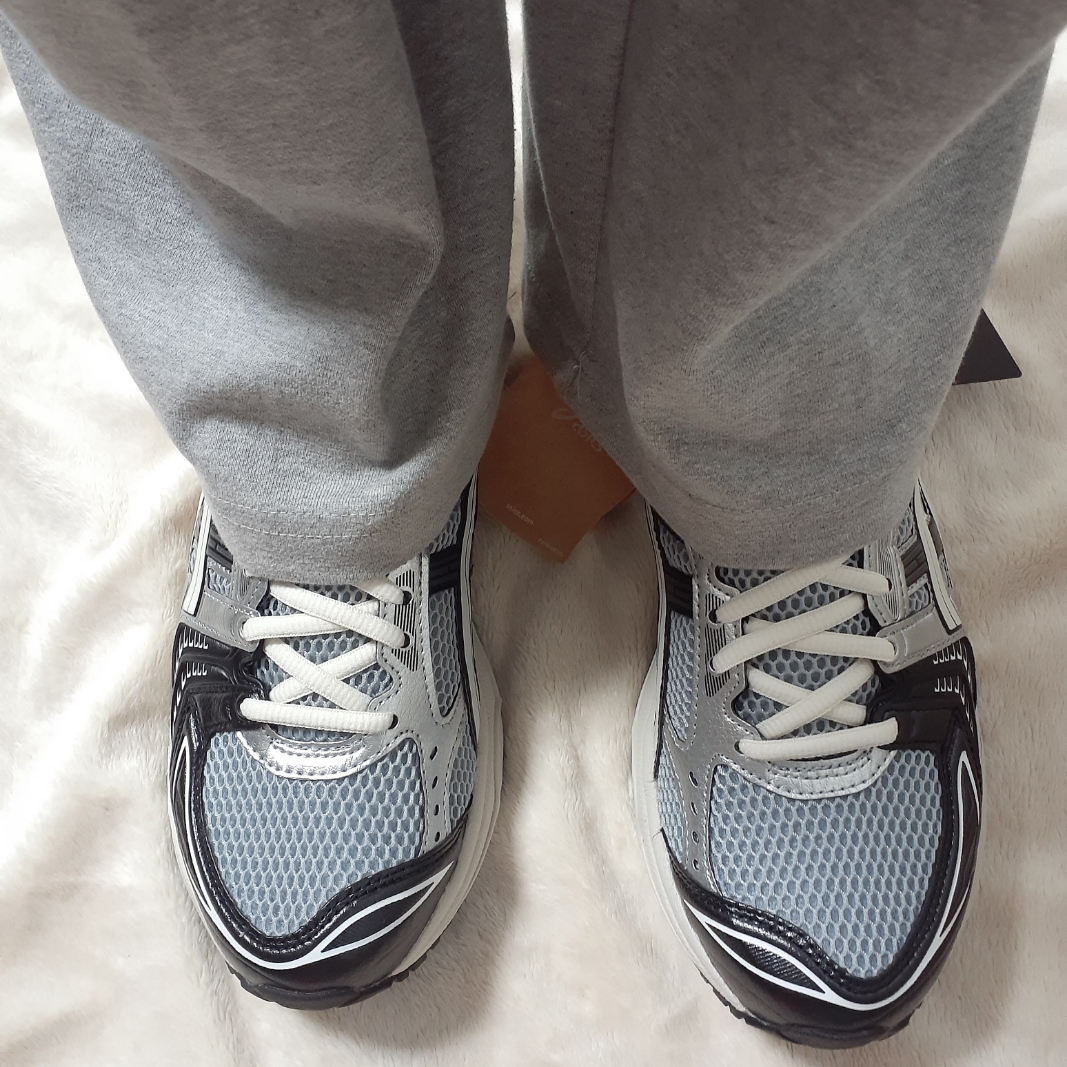Asics Gel-Kayano 14 Black Glacier Grey 착용 스타일 - 1