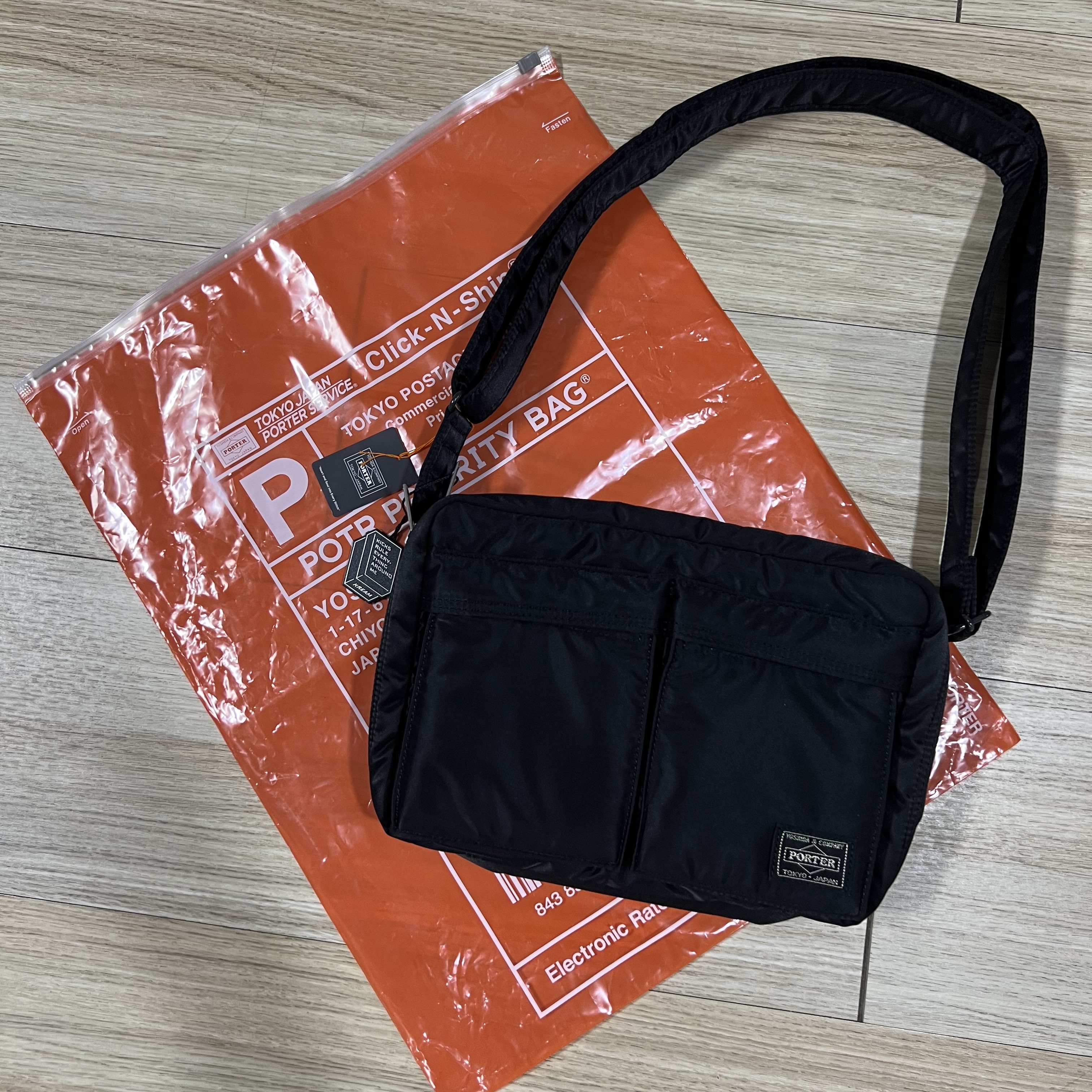 Porter Tanker Shoulder Bag S Black, Porter Tanker 2Way Tote Bag Black 착용 스타일 - 2