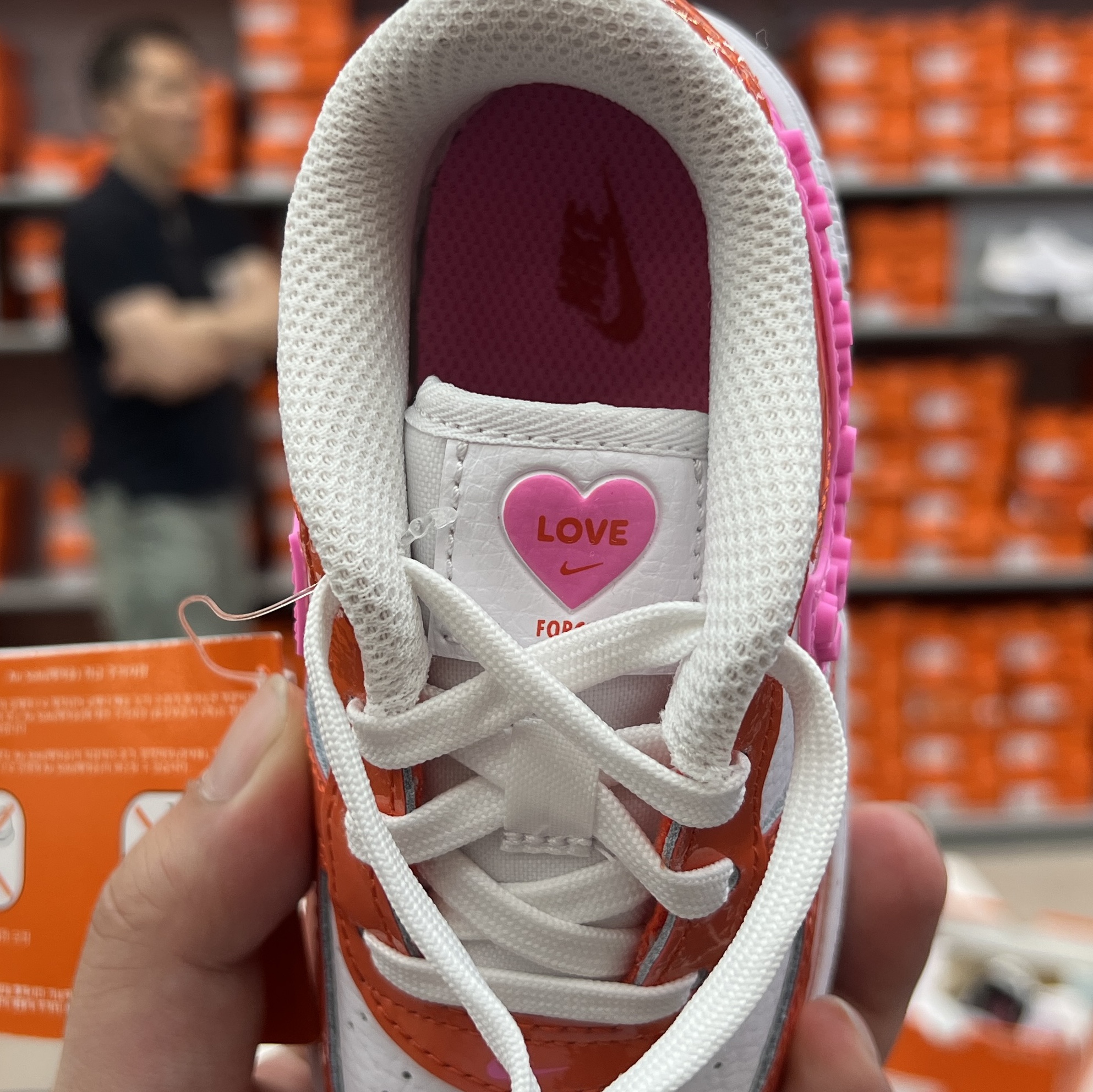 (TD) Nike Air Force 1 Low '07 LV8 Picante Red Pink Spell 착용 스타일 - 2