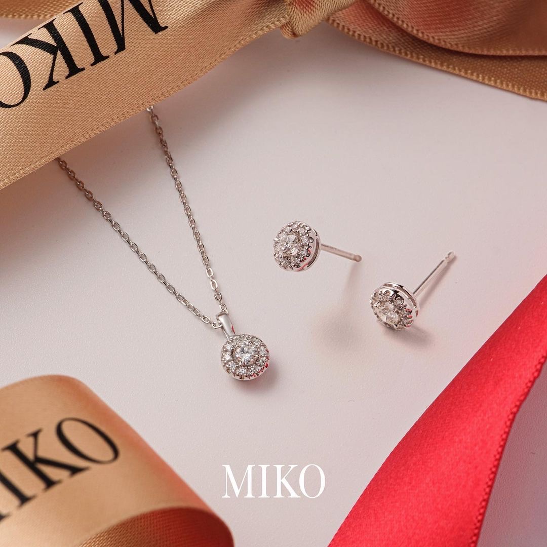 Miko Women Jenifer 0.1 Carat Si2 Diamond Necklace White Gold 착용 스타일