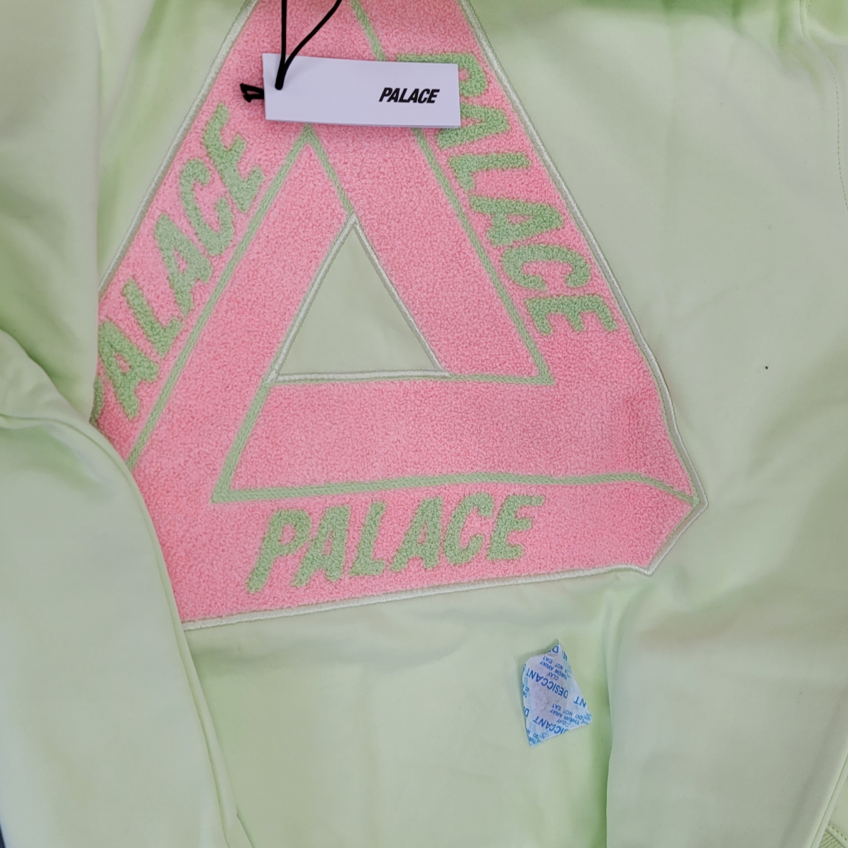 Palace Fleece Tri-Ferg Crew Mojito - 23SS 착용 스타일
