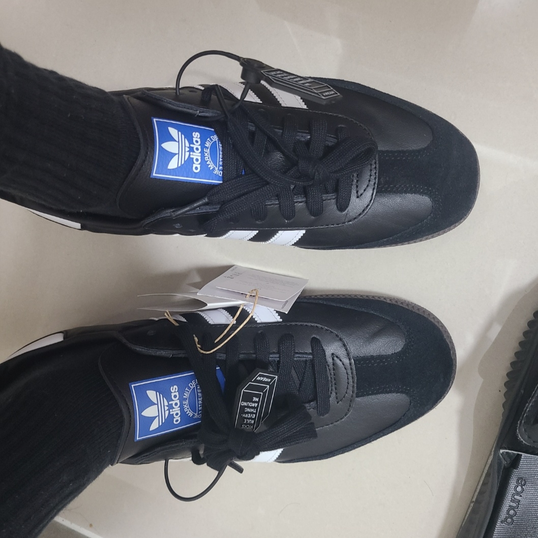 Adidas Samba OG Black White Gum 착용 스타일