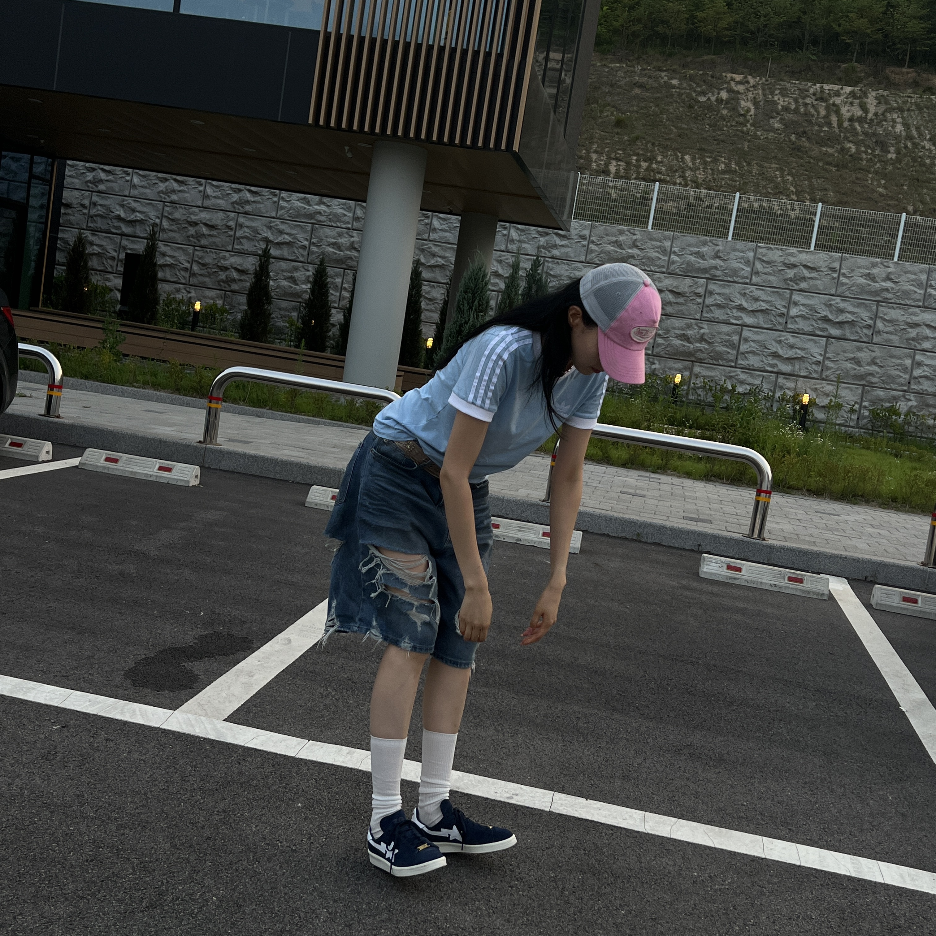 Adidas x BAPE Campus 80s Collegiate Navy 착용 스타일 - 3