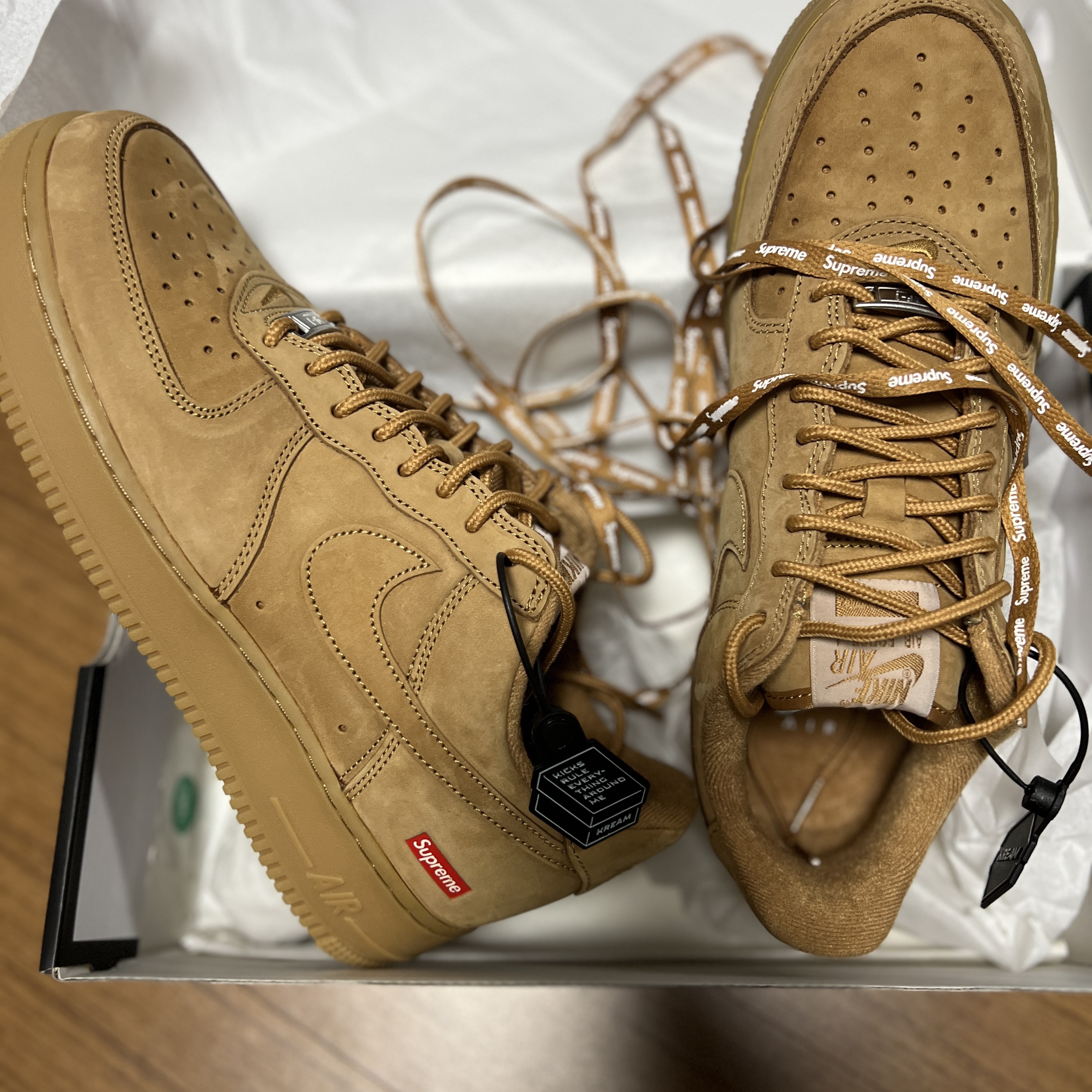 Nike x Supreme Air Force 1 Low Flax 착용 스타일 - 1