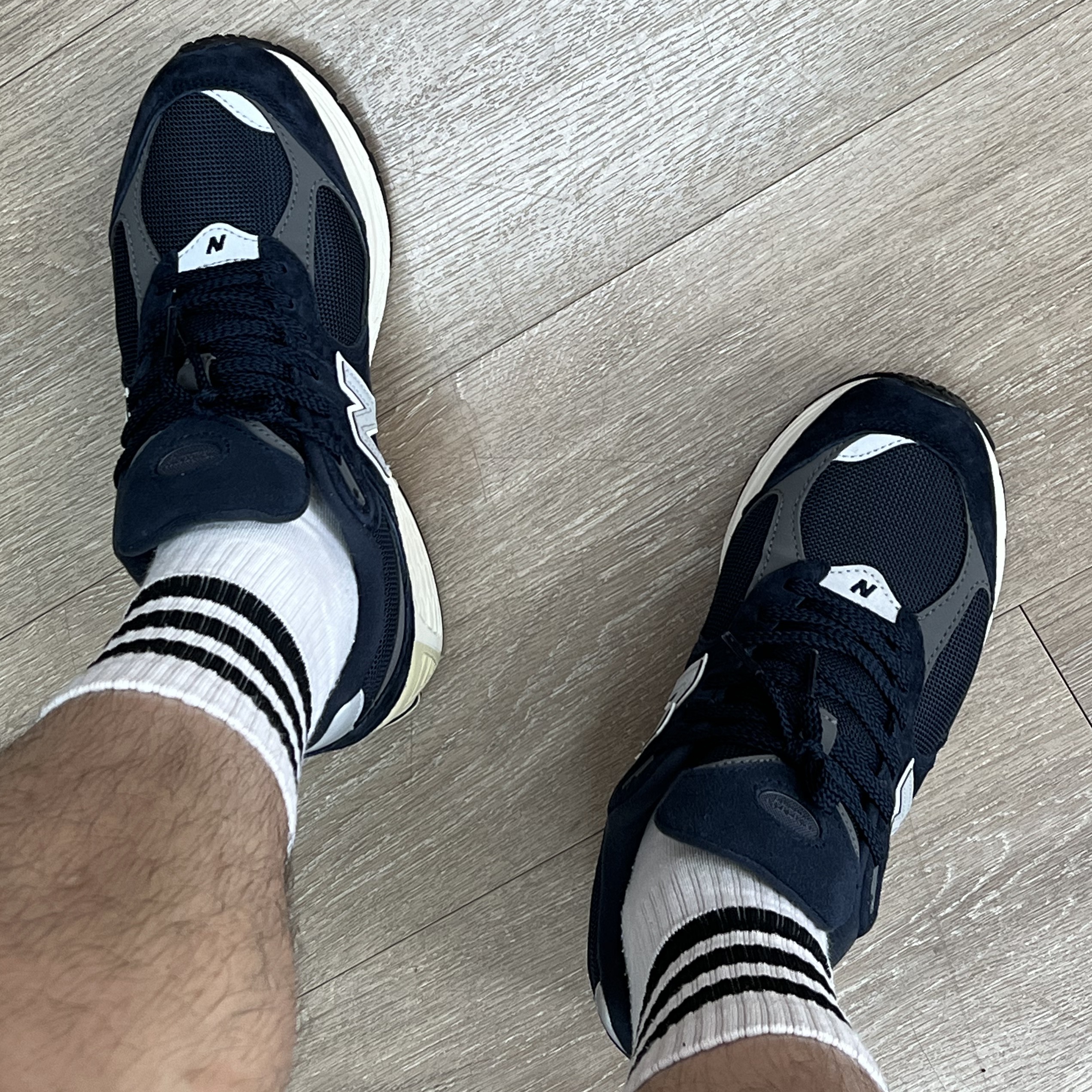 New Balance 2002R Eclipse Castlerock 착용 스타일 - 2