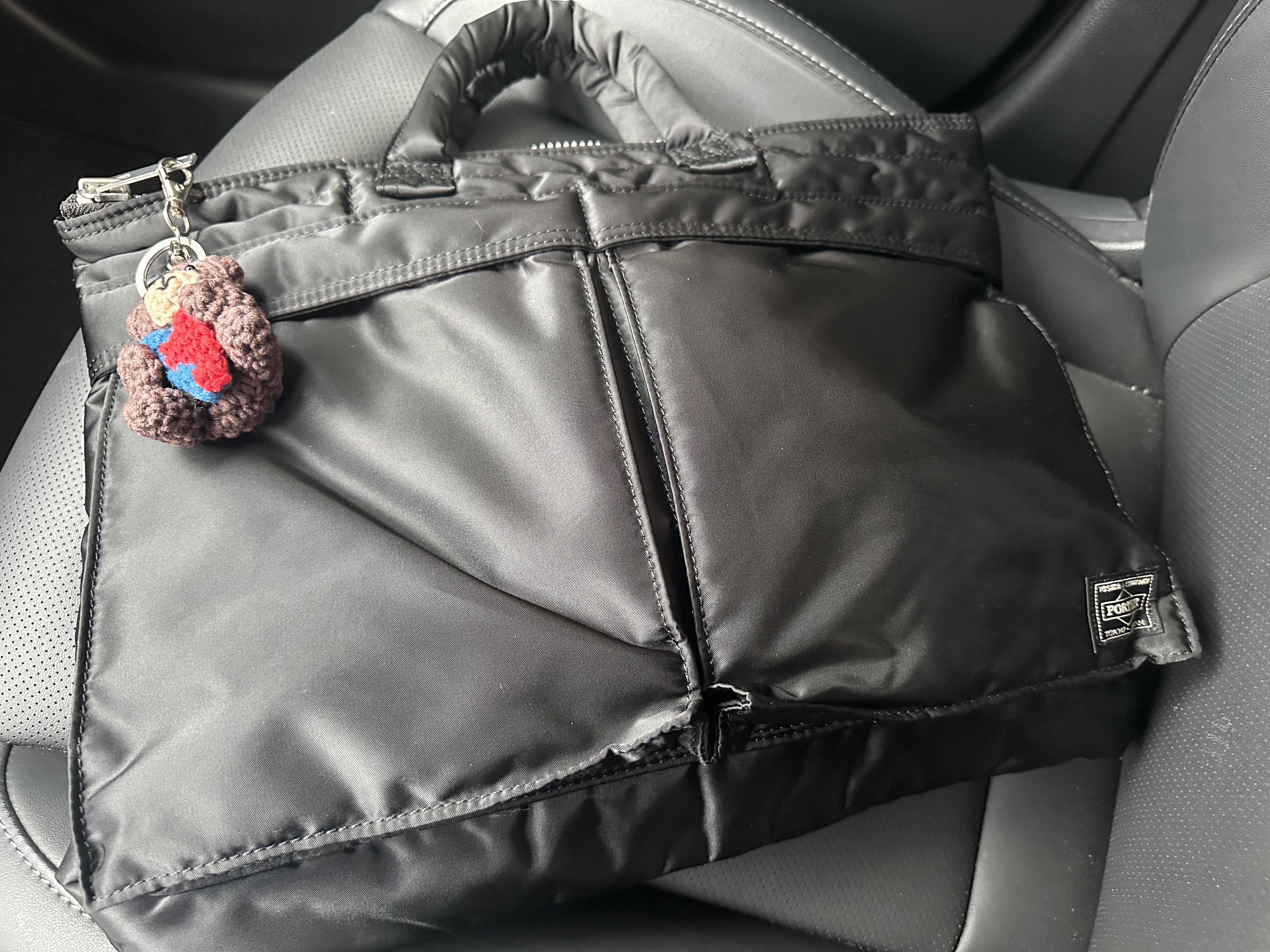 Porter Tanker Short Helmet Bag Black 착용 스타일