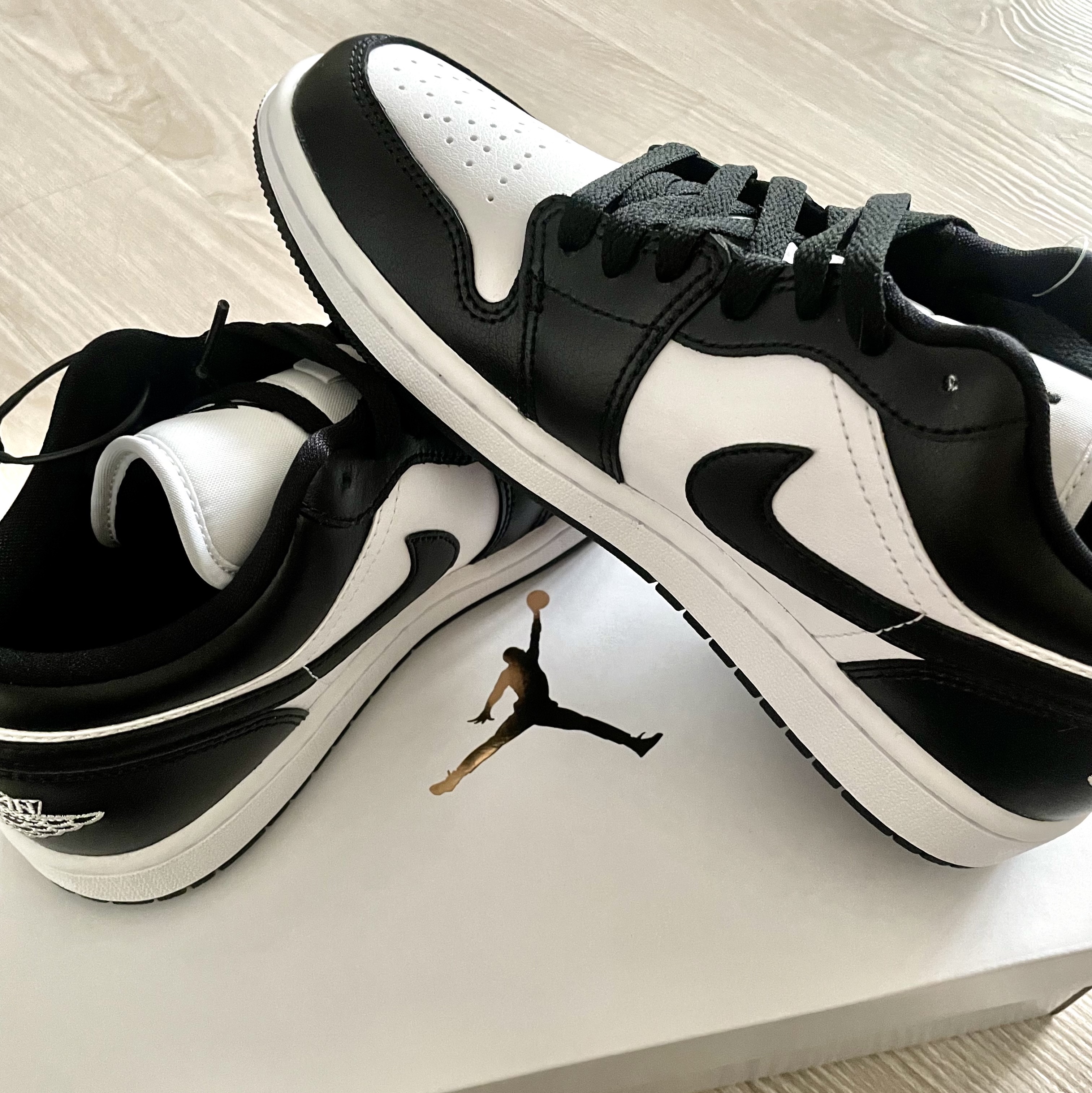 (W) Jordan 1 Low Black and White 착용 스타일