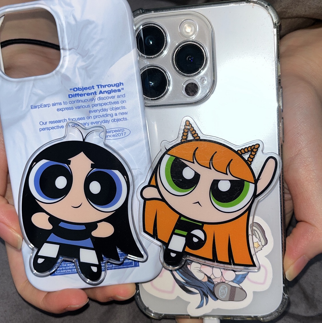 NewJeans x The Powerpuff Girls Acrylic Smarttok Minji 착용 스타일