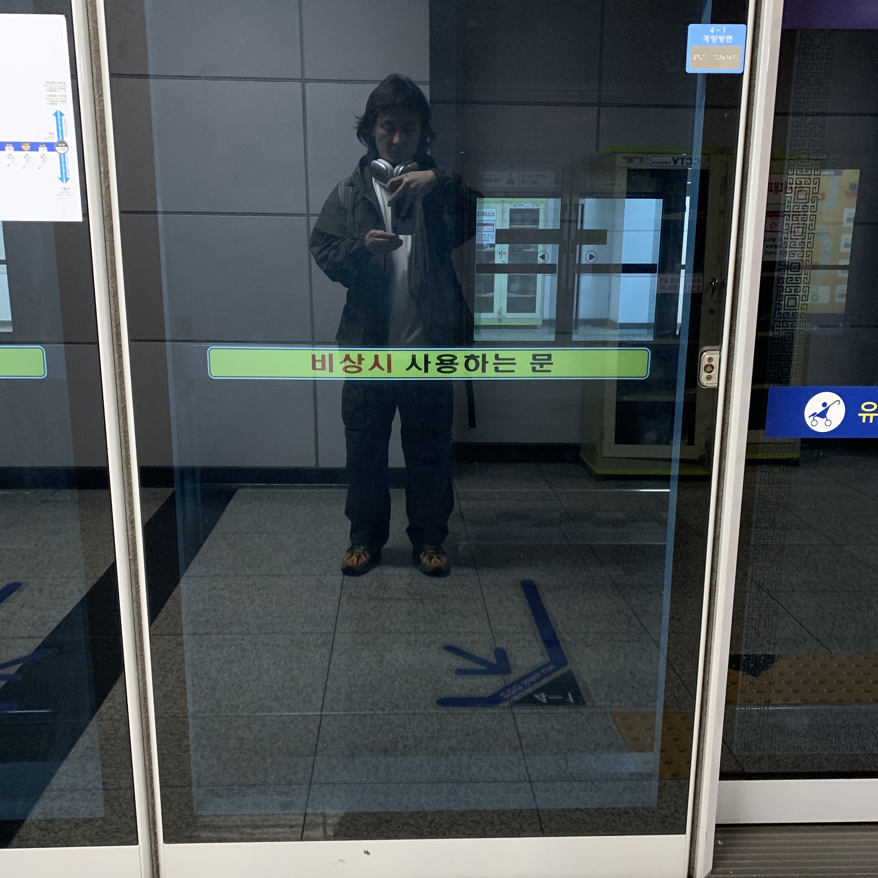 Nike ACG Smith Summit Cargo Pants Velvet Brown - Asia, Apple AirPods Max Lightning Silver (Korean Ver.) 착용 스타일