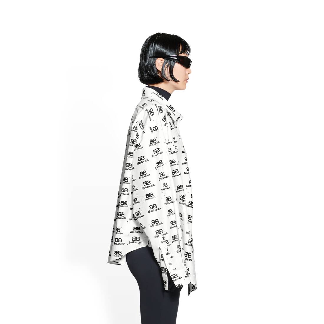 (W) Balenciaga Hand Drawn BB Icon Swing Shirt White 착용 스타일 - 4