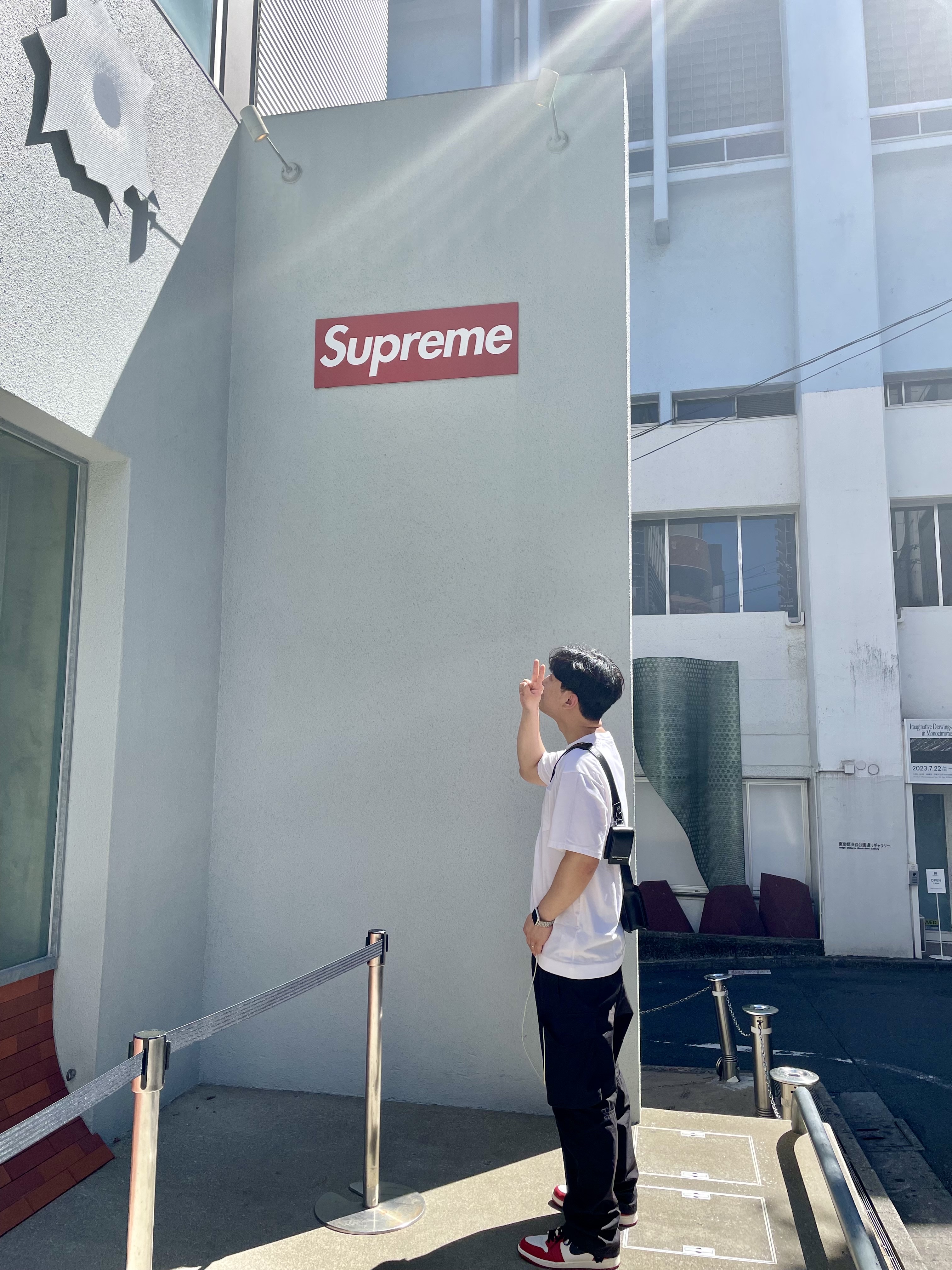 Jordan 1 Retro High OG Chicago 2022, Palace x The North Face Purple Label HS Logo T-Shirt White 착용 스타일 - 2