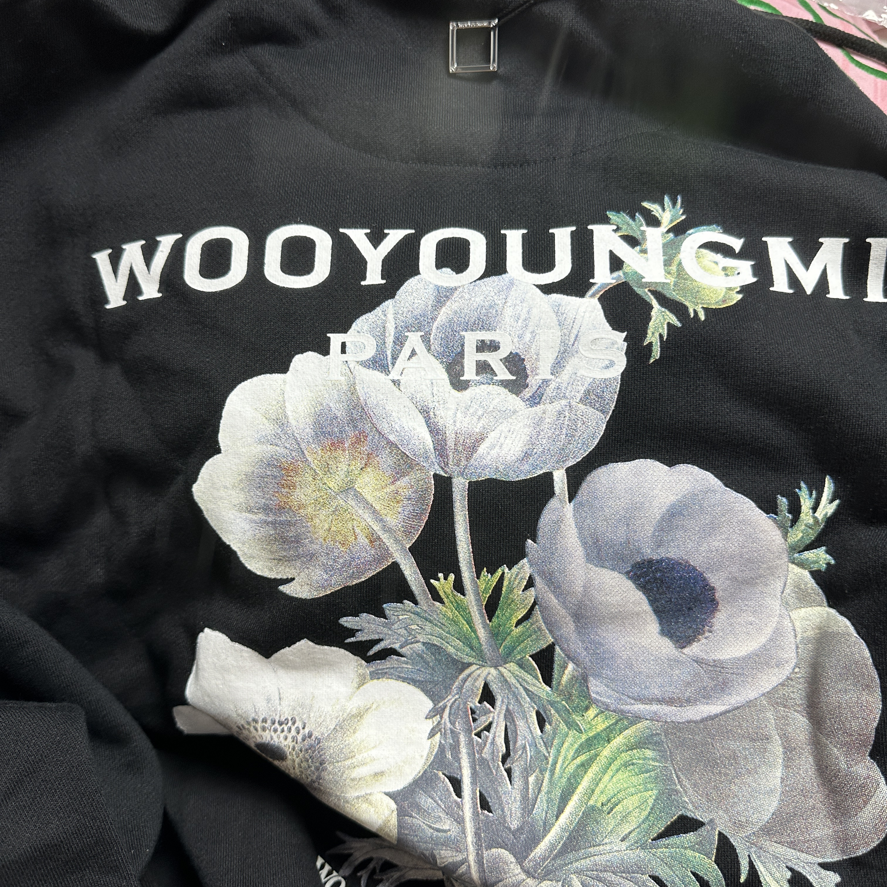 Wooyoungmi Flower Back Logo Hoodie Black - 23FW 착용 스타일