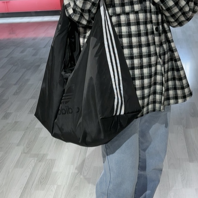 Adidas Always Original Shoulder Bag Black 착용 스타일