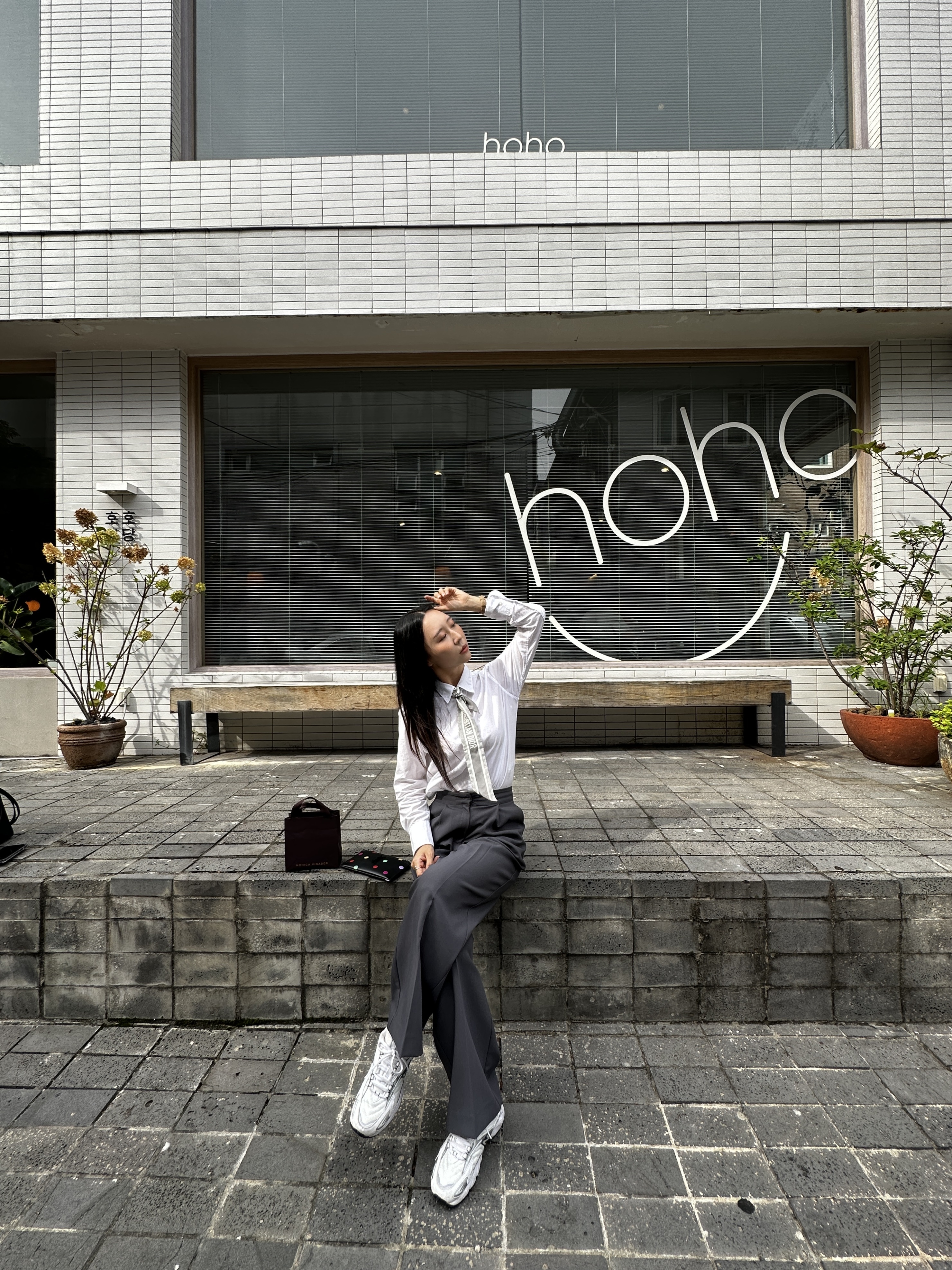 (W) Dior Cannage Mitzah Scarf Silk Twill Ivory Grey, New Balance 530 White Silver 착용 스타일 - 1