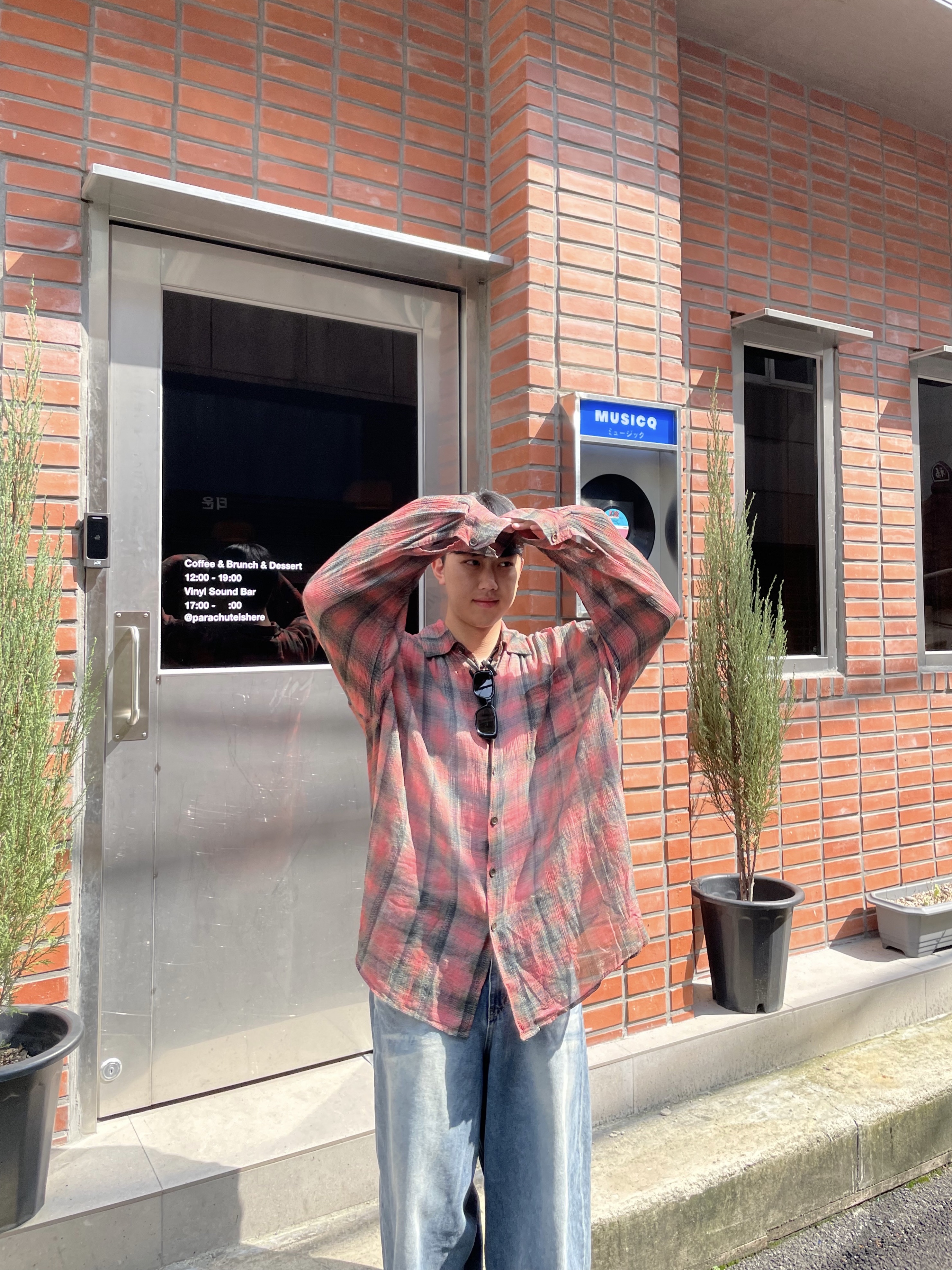 Our Legacy Borrowed Shirt Big Lumbercheck Print, Our Legacy Ladon Leather Keychain Black 착용 스타일 - 3