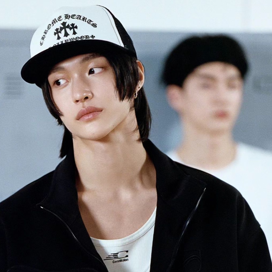 Balenciaga Mirror Mini Allover Logo Beanie Grey, Gentle Monster Parabola 01 Black 착용 스타일 - 4