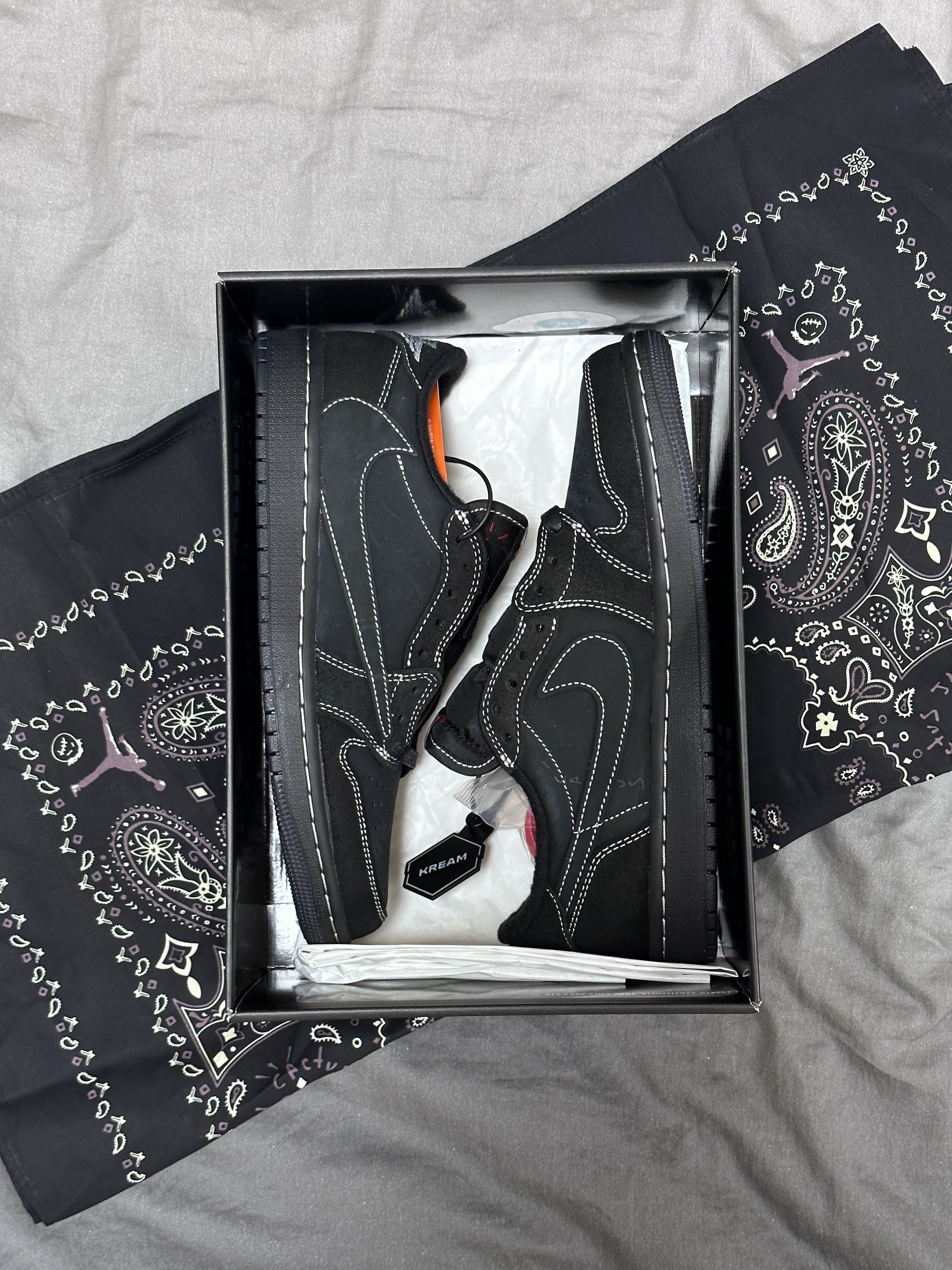 Jordan 1 x Travis Scott Retro Low OG SP Black Phantom 착용 스타일