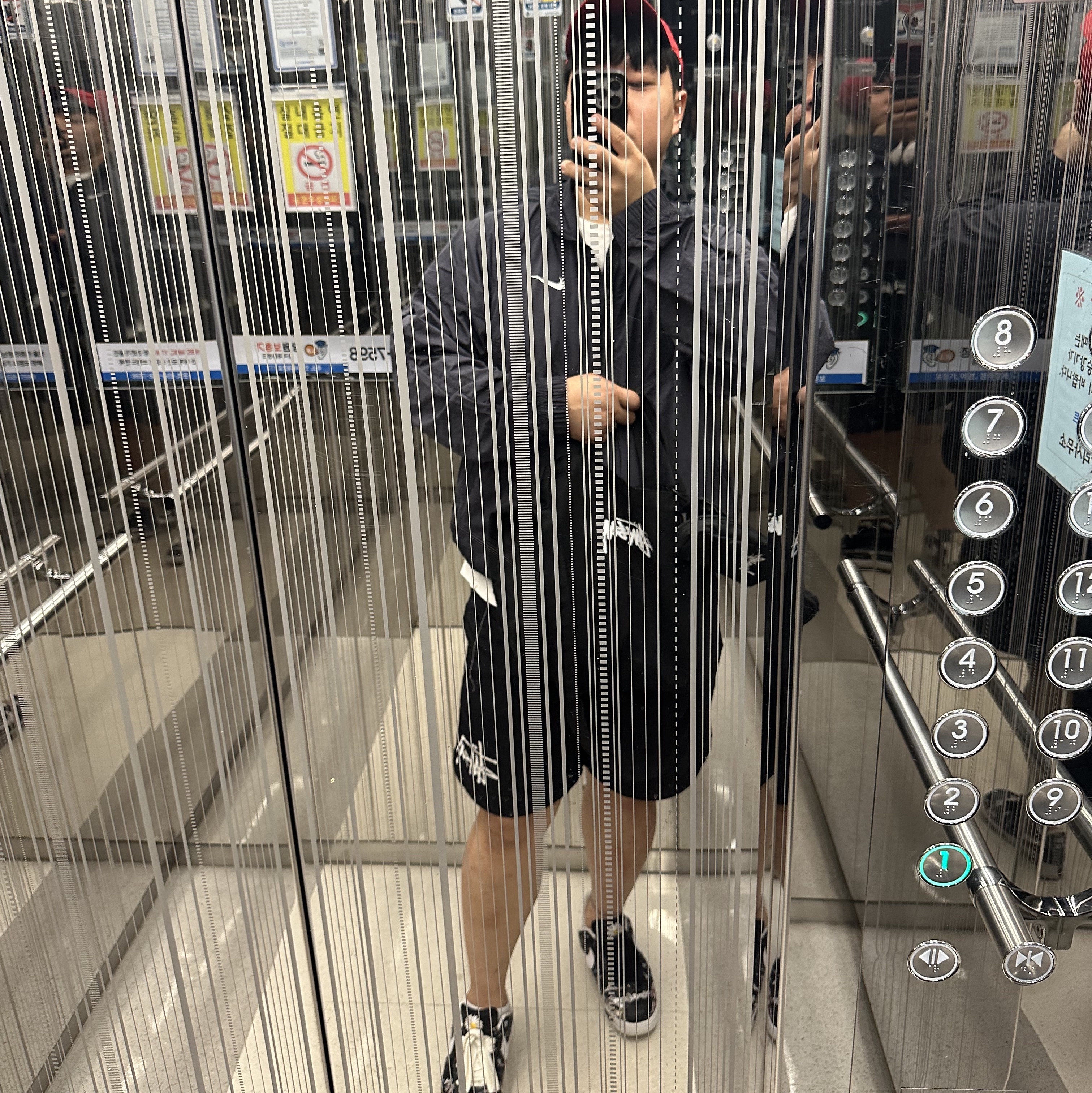 Nike x Stussy Windrunner Jacket Off Noir, Nike x Peaceminusone Air Force 1 Low Para-Noise 착용 스타일