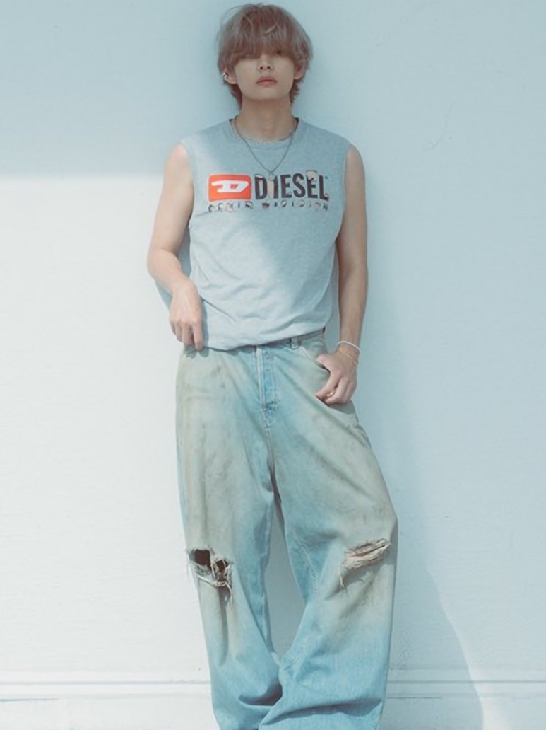 Adidas Samba OG Royal Blue, Acne Studios Loose Fit Jeans 2021M Mid blue 착용 스타일 - 2