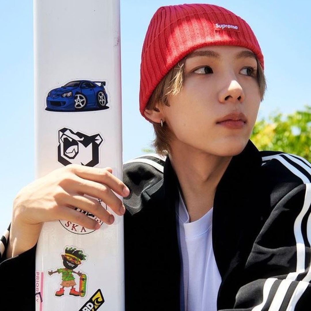 Kenzo Boke Flower Long Sleeve T-Shirt Pearl Grey, Diesel K-Coder-Fully B Ribbed Beanie with D Embroidery Brown 착용 스타일 - 2