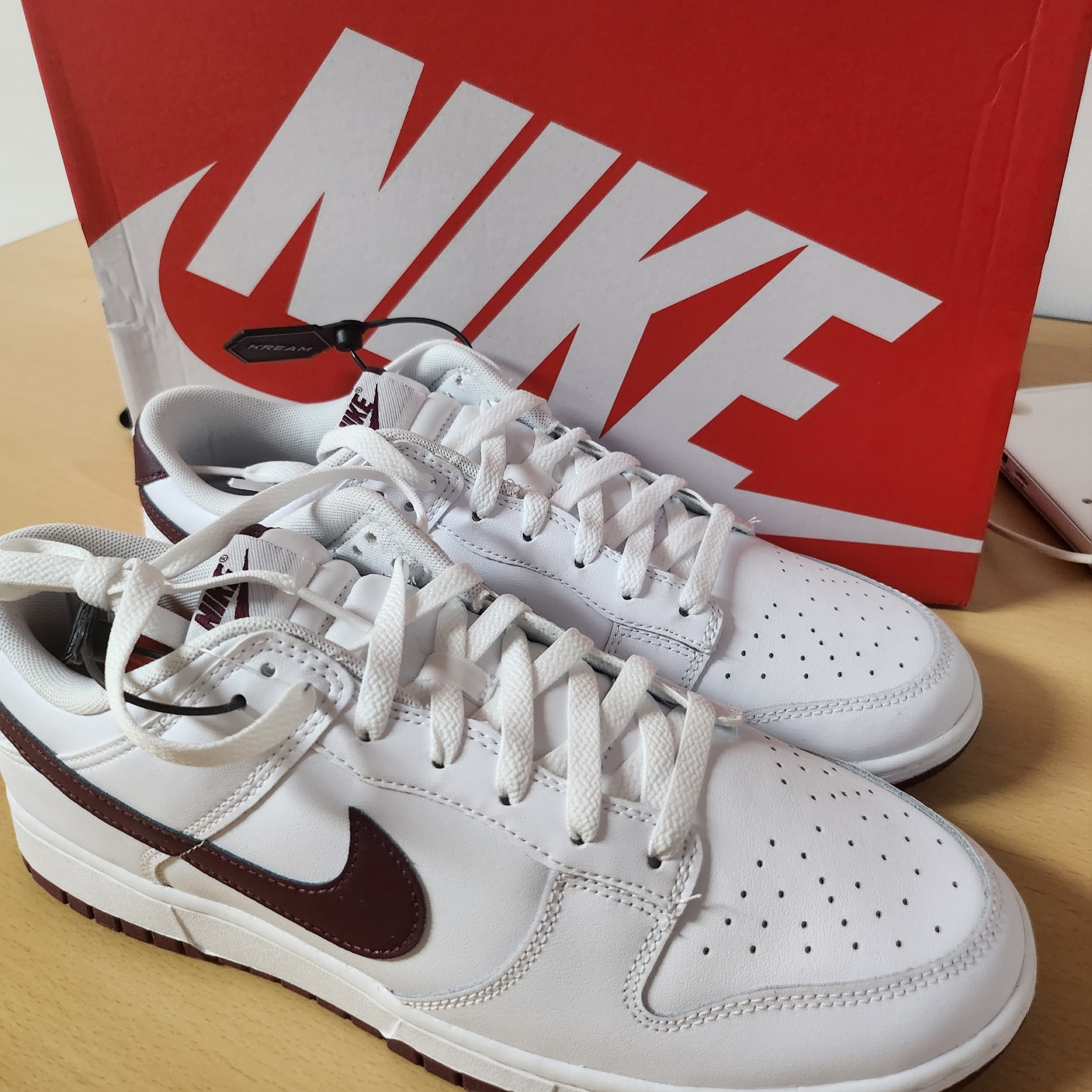 Nike Dunk Low White Night Maroon 착용 스타일