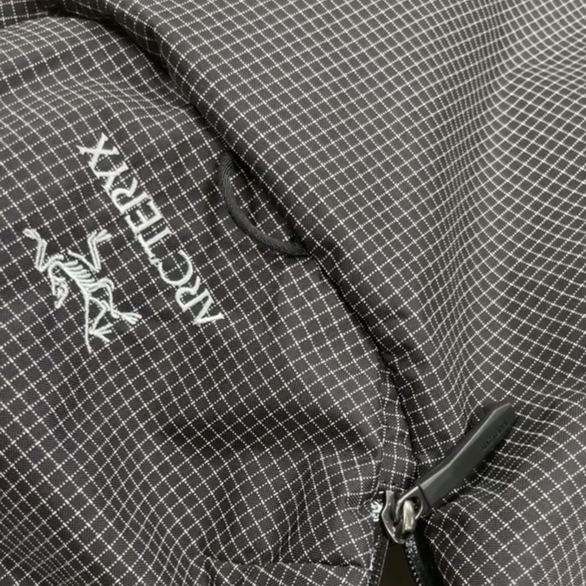 Arc'teryx Konseal 15 Backpack Black 착용 스타일