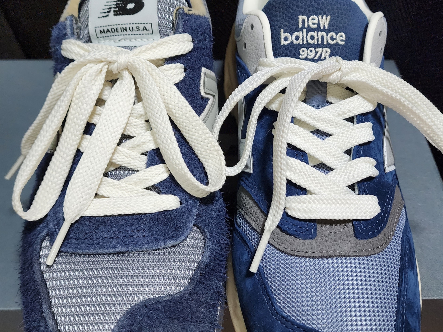 New Balance 997R Navy Arctic Grey, New Balance x Carhartt WIP 990v1 Made in USA Sculpture Center 착용 스타일 - 3