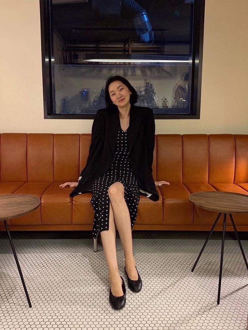H&M x Mugler Defined Waist Wool Blazer Black, Zara x Ader Error Oversize Blazer Black 착용 스타일 - 3