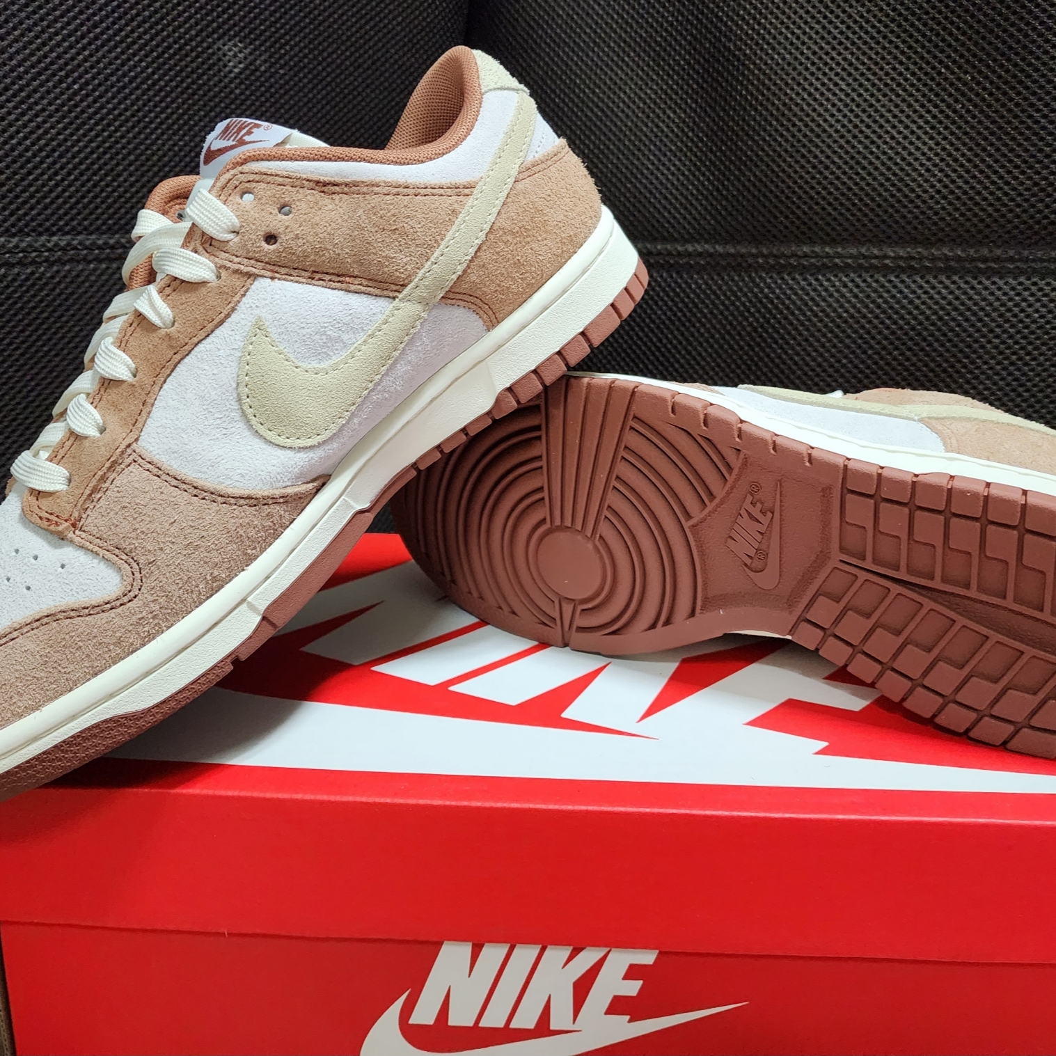 Nike Dunk Low Pro Premium Medium Curry 착용 스타일 - 2