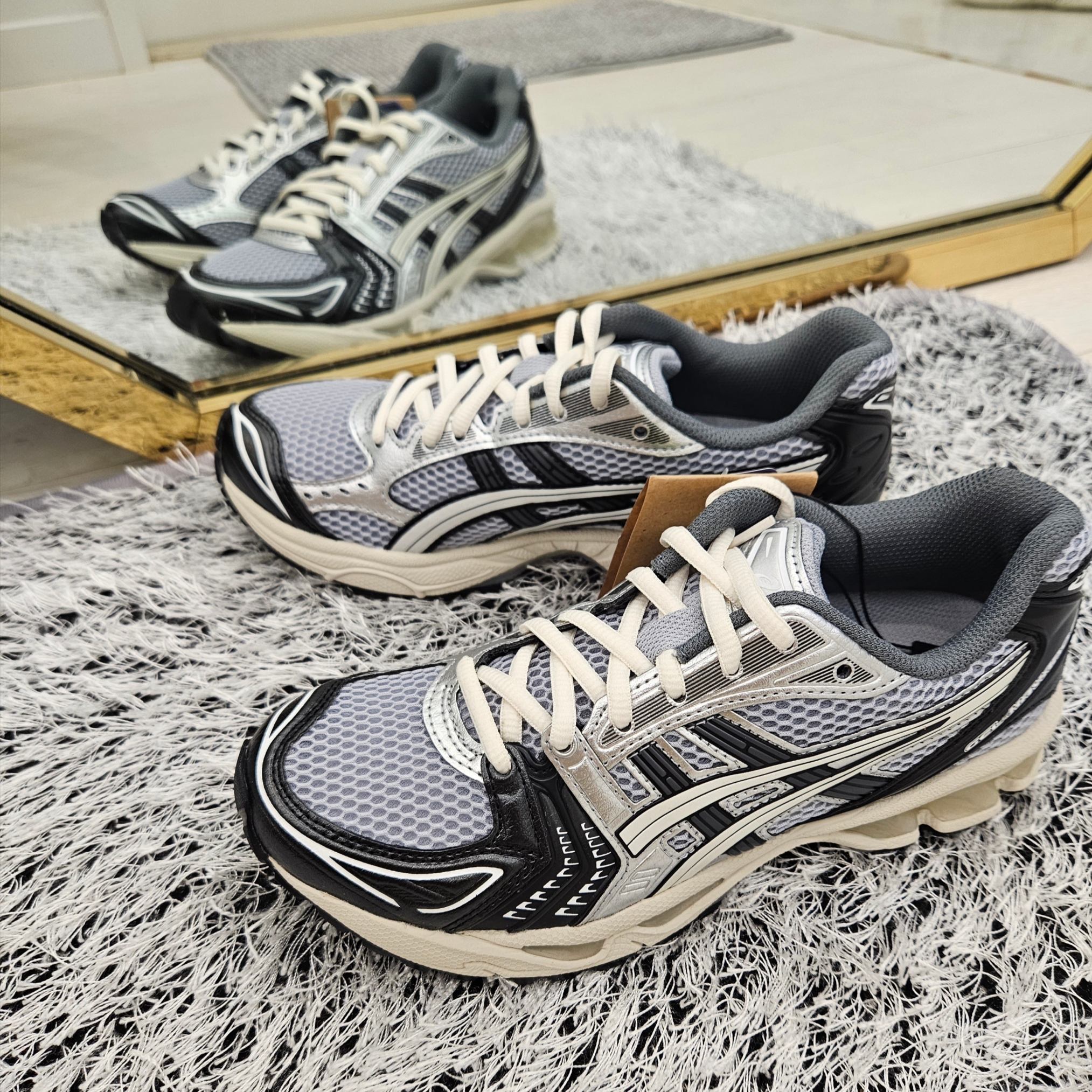 Asics Gel-Kayano 14 Black Glacier Grey 착용 스타일