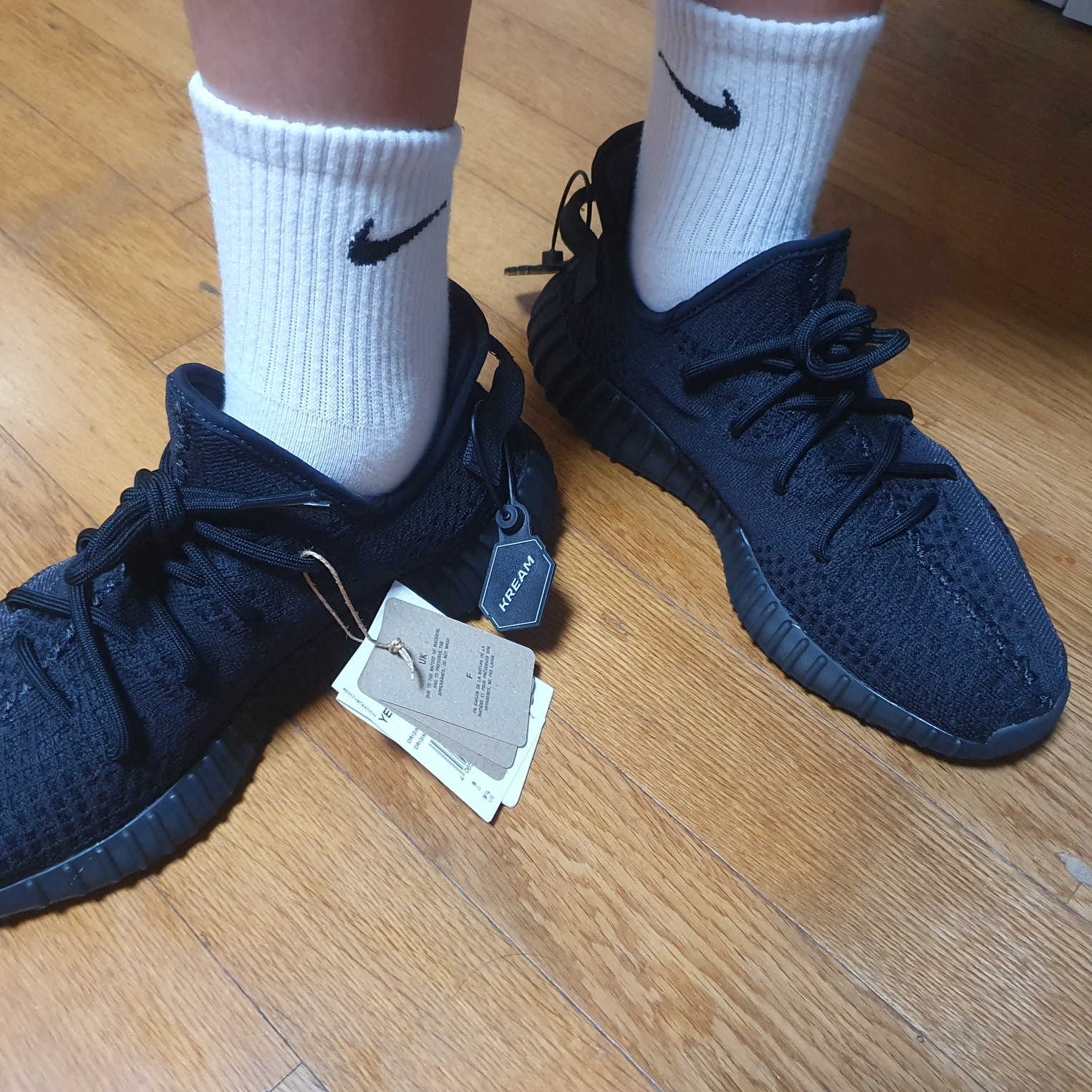 Adidas Yeezy Boost 350 V2 Onyx 착용 스타일