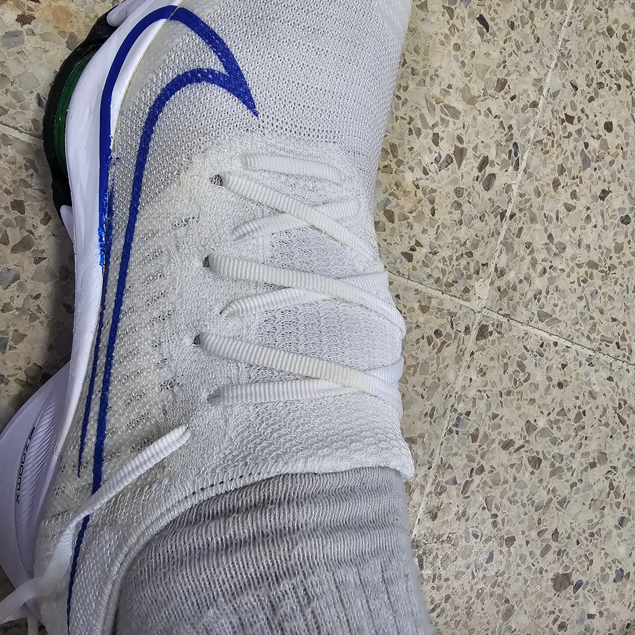 Nike Air Zoom Tempo Next% Flyknit White Racer Blue Volt 착용 스타일