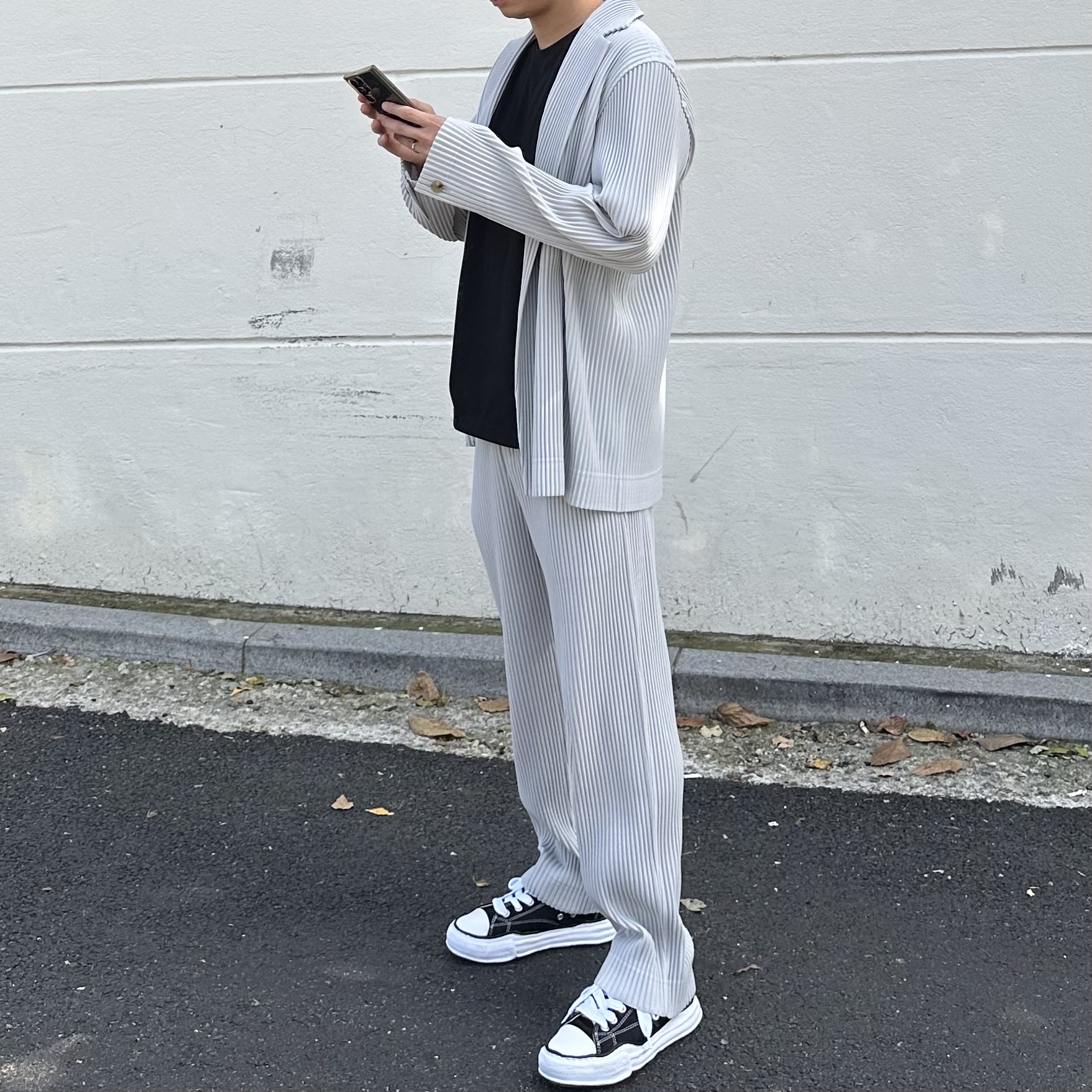 Maison Mihara Yasuhiro Peterson OG Sole Canvas Low Sneakers Black, Homme Plisse Issey Miyake Basics Tailored Jacket Light Grey 착용 스타일