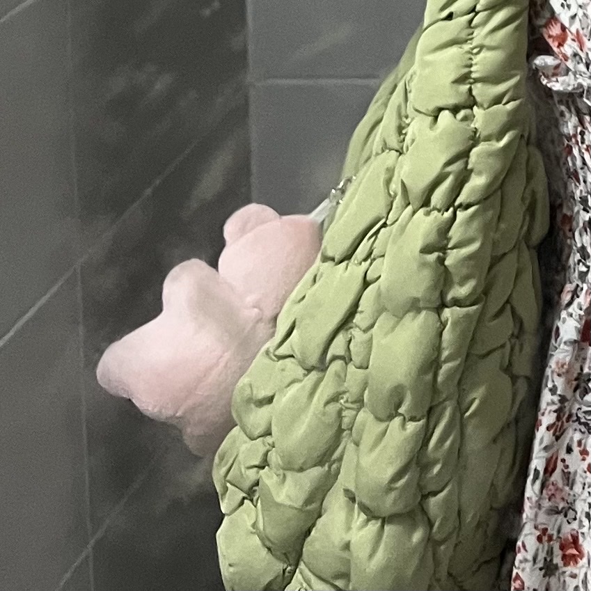 COS Quilted Mini Bag Light Green 착용 스타일