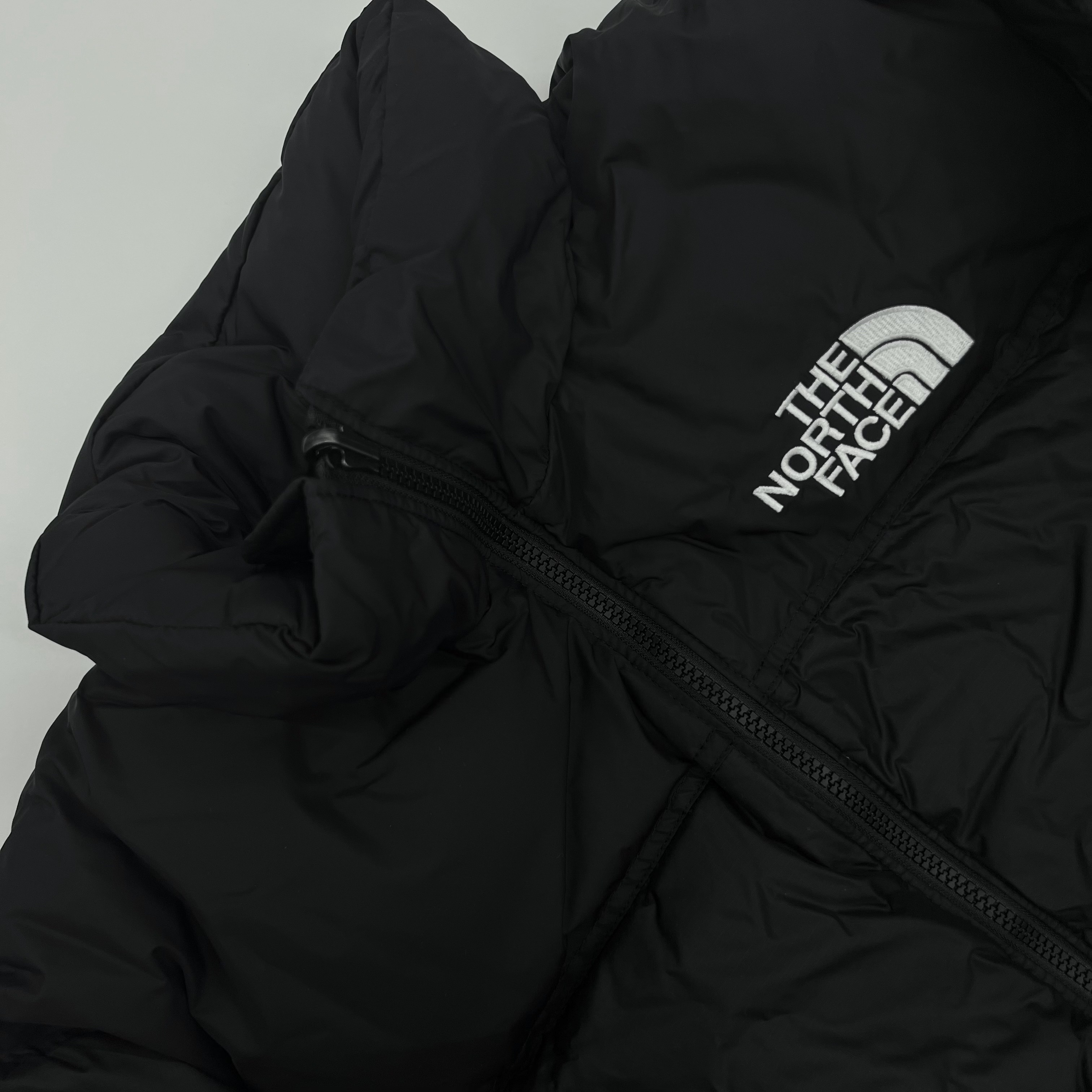 The North Face 1996 Eco Nuptse Jacket Black, (W) The North Face White Label Novelty Nuptse Down Jacket Black 착용 스타일 - 3