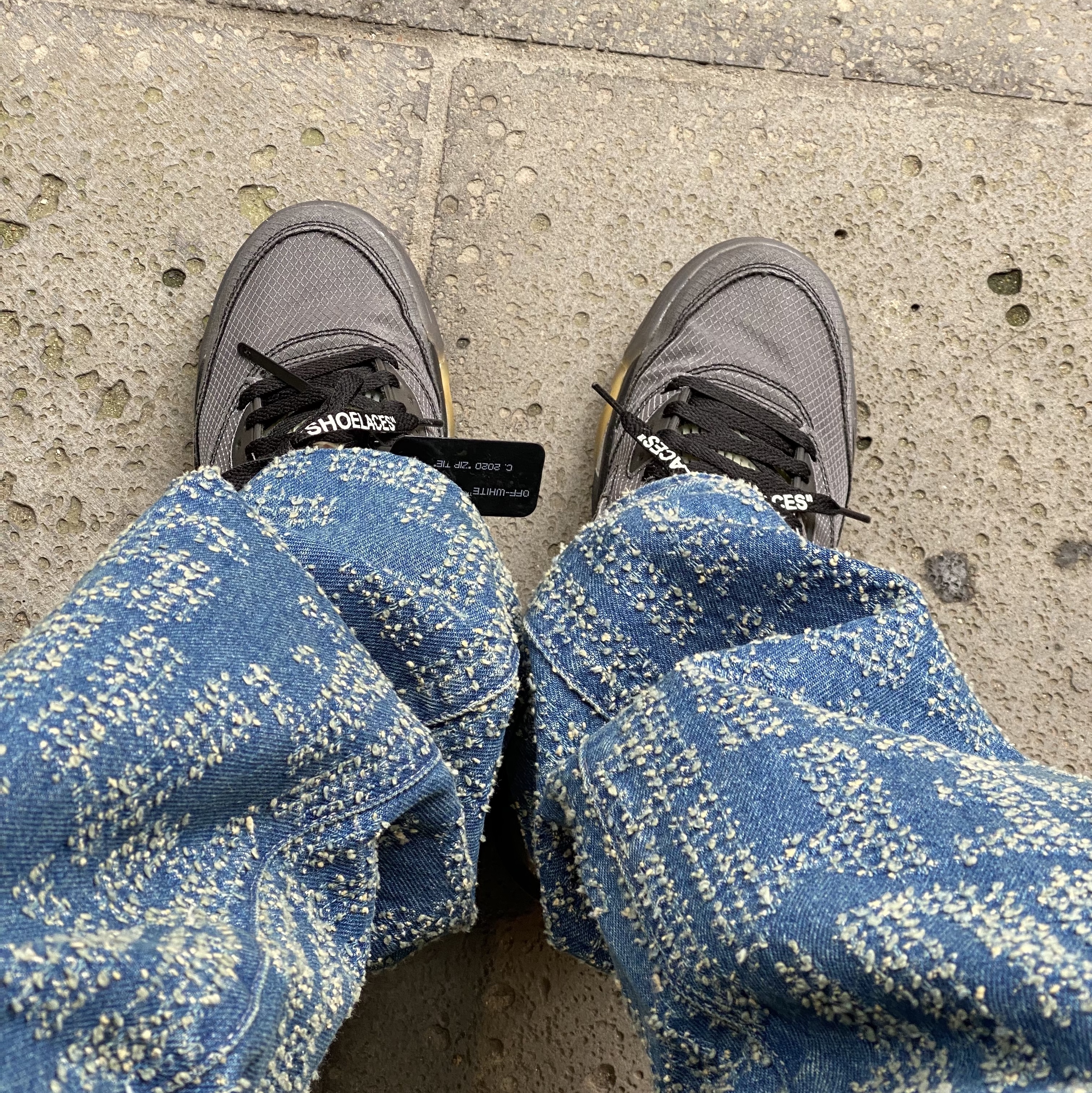 Supreme Needle Punch Regular Jean Washed Blue - 23FW, Jordan 5 x Off-White Retro SP Black Muslin 착용 스타일 - 1