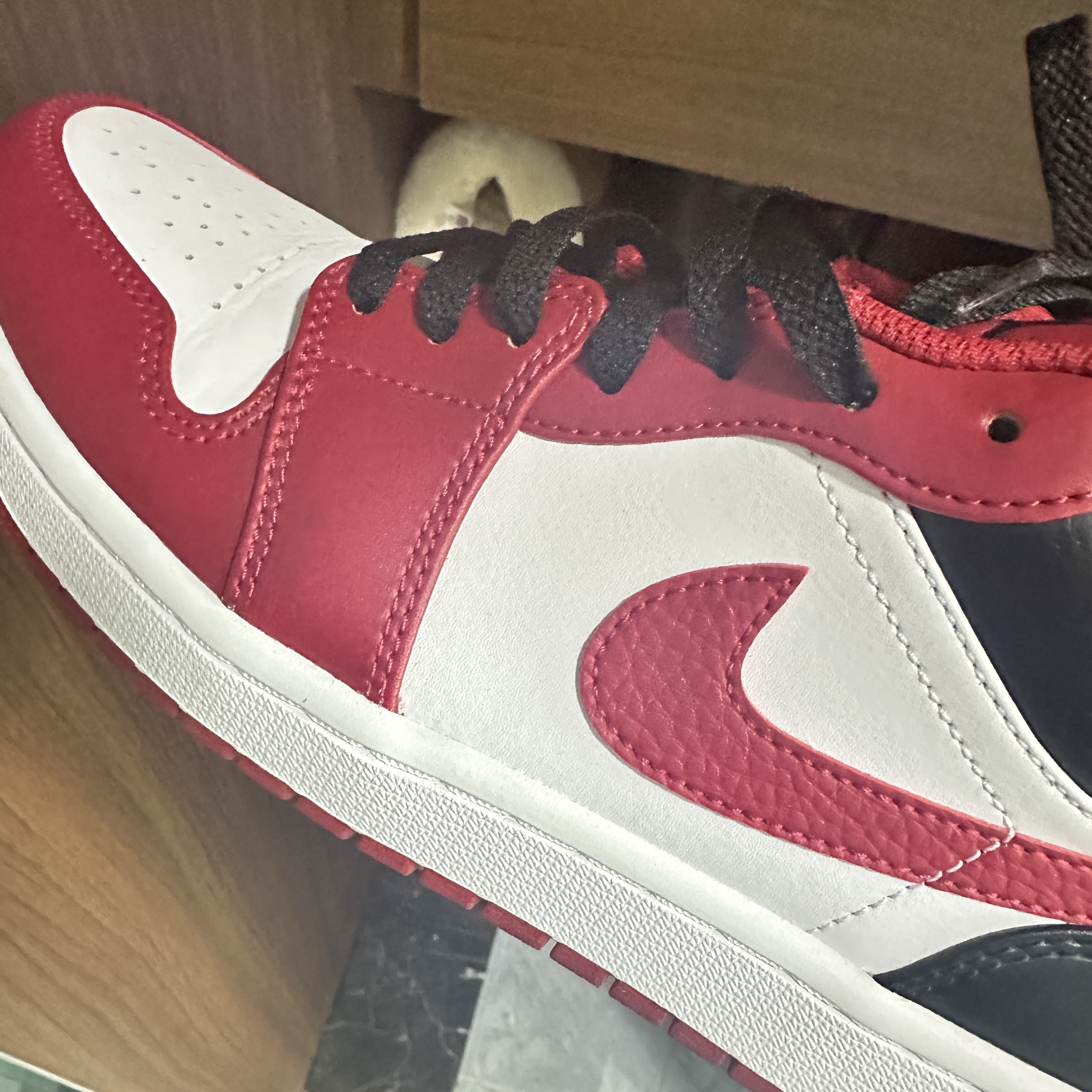 Jordan 1 Low White Gym Red Black 착용 스타일