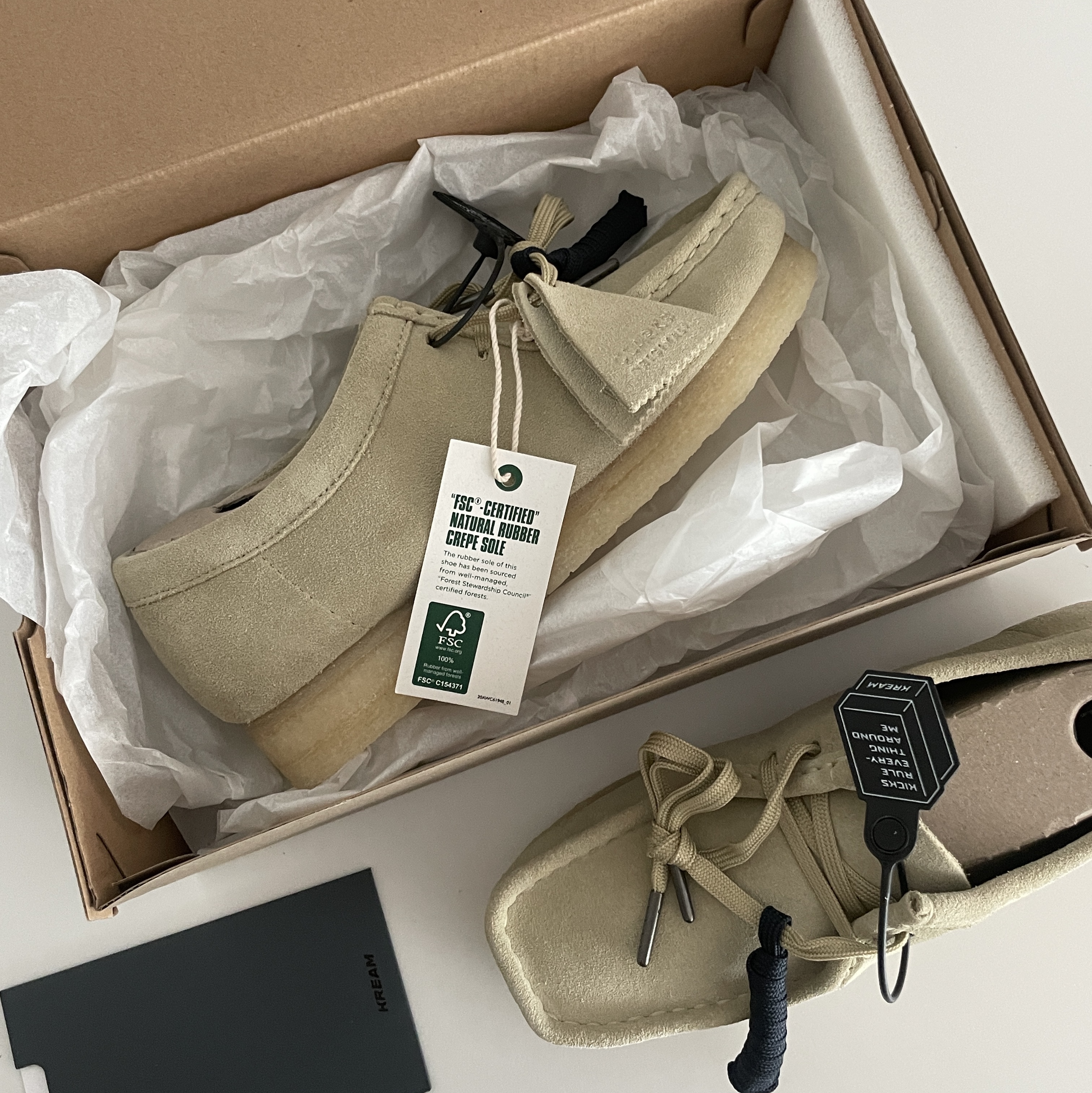(W) Clarks Wallabee Maple Suede 착용 스타일 - 1