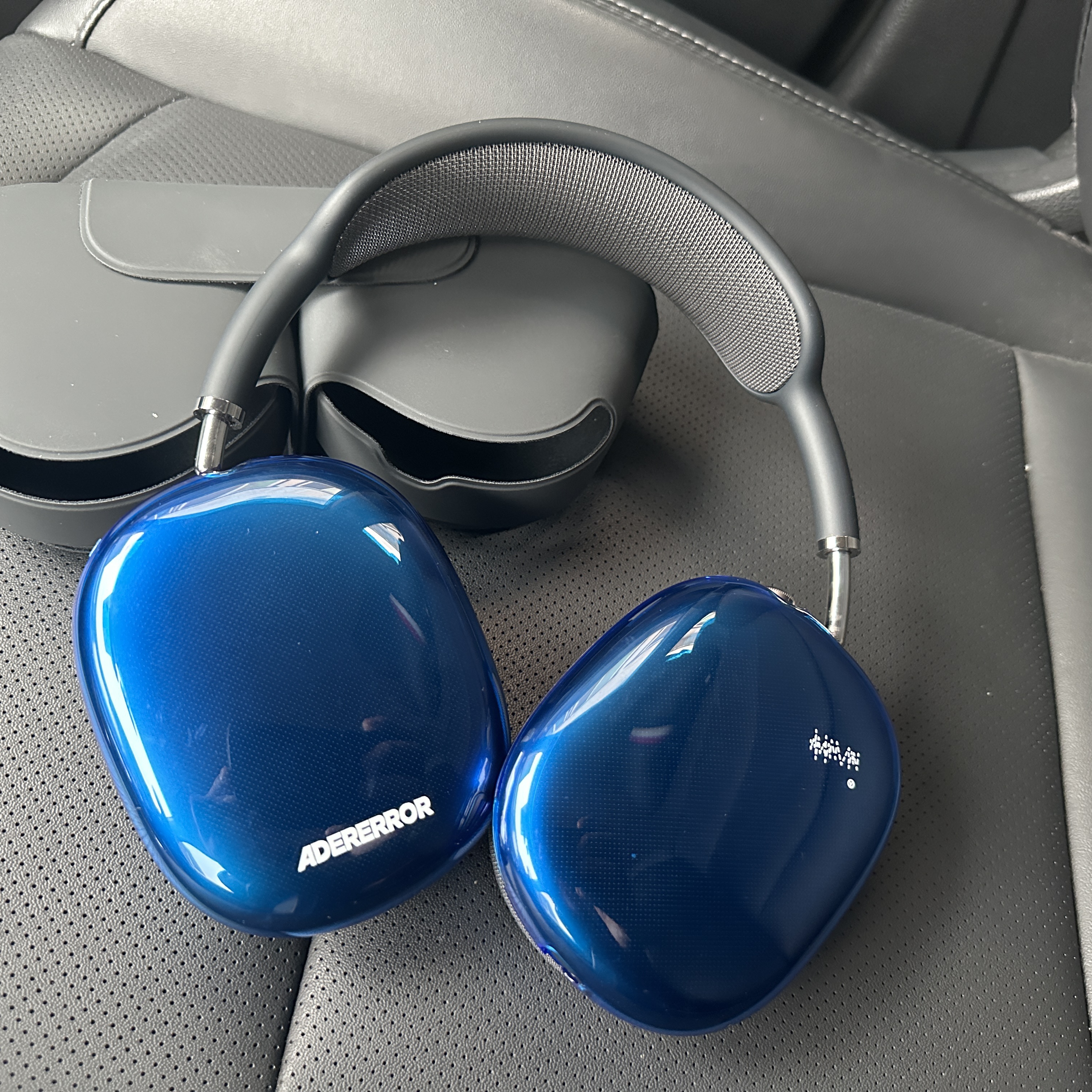 Ader Error Standic AirPods Max Case Z-Blue 착용 스타일