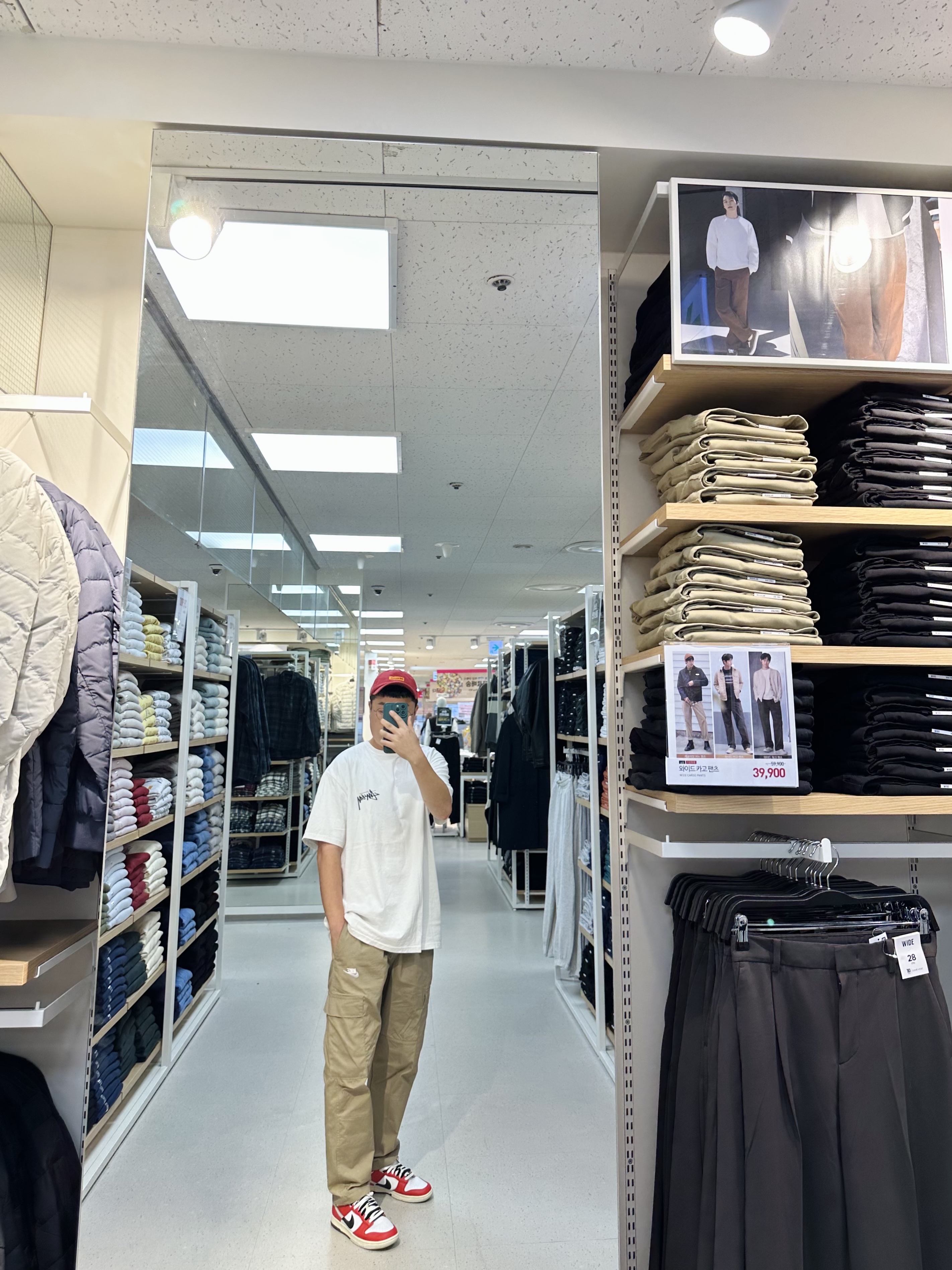 Stussy Diced Out T-Shirt White, Nike Club Woven Cargo Trousers Khaki - Asia 착용 스타일 - 1