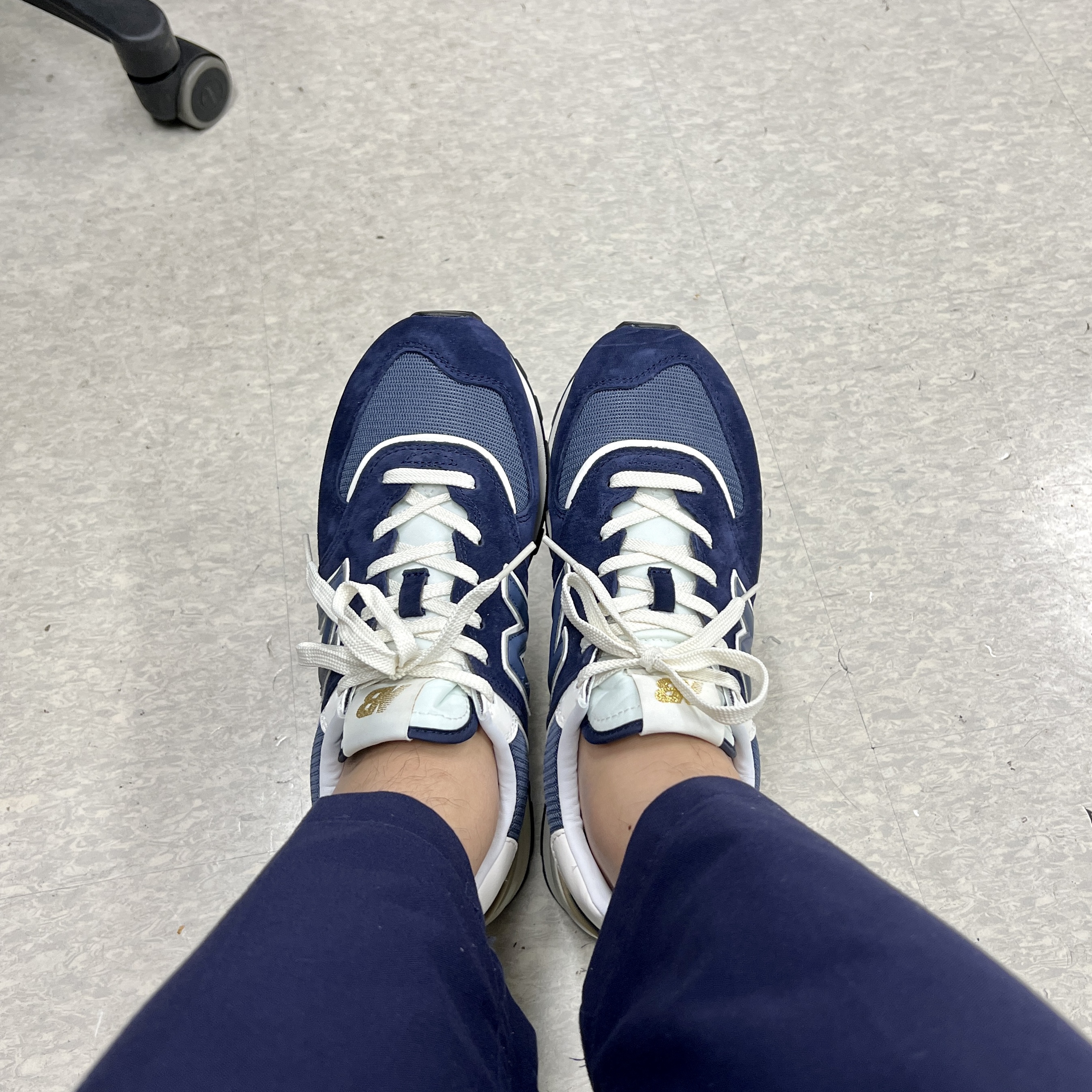 New Balance 574 Legacy Navy 착용 스타일 - 1