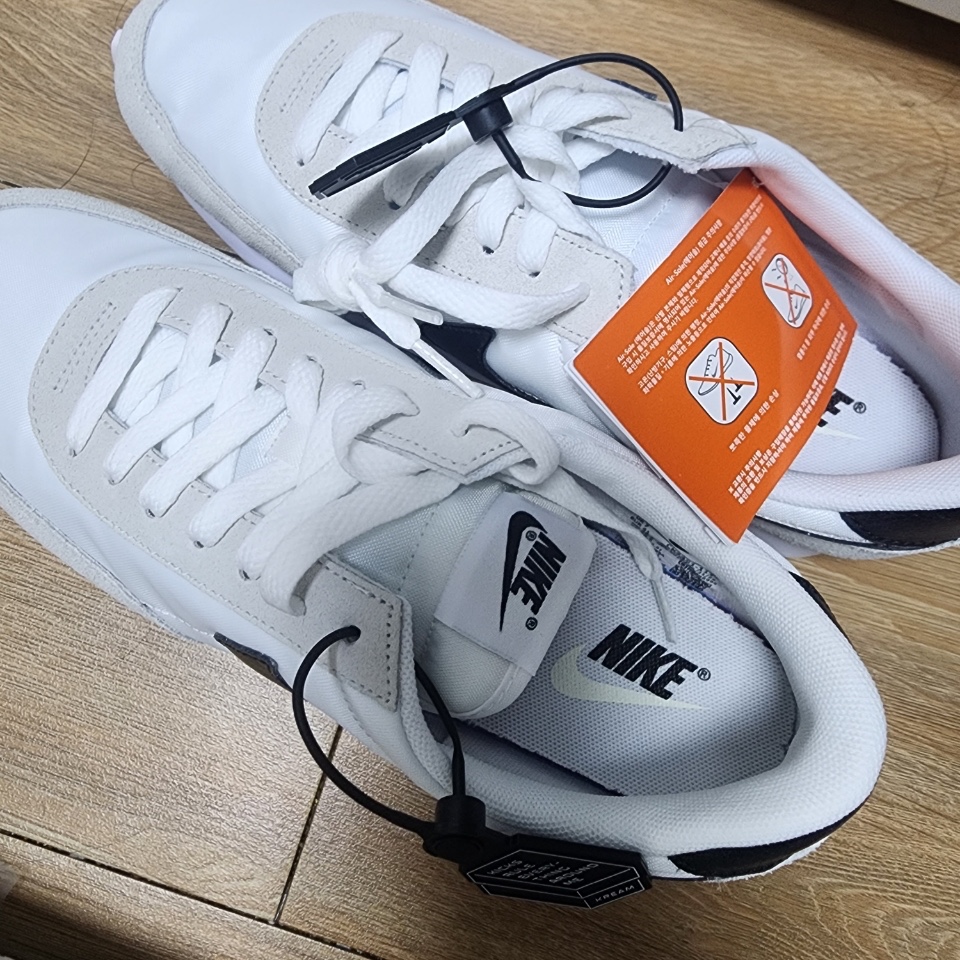 (W) Nike Daybreak Summit White Black 착용 스타일