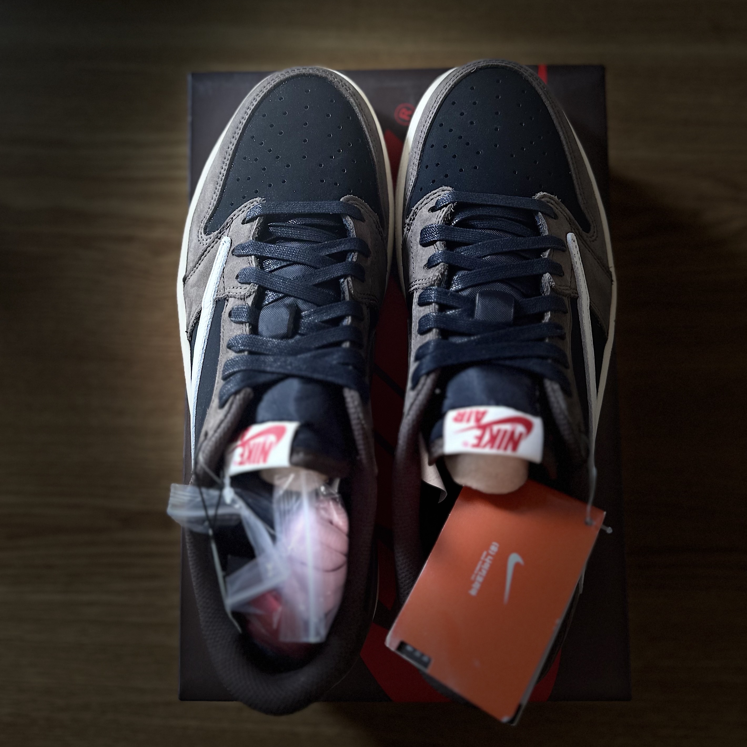 Jordan 1 x Travis Scott Retro Low OG SP Mocha 착용 스타일 - 2