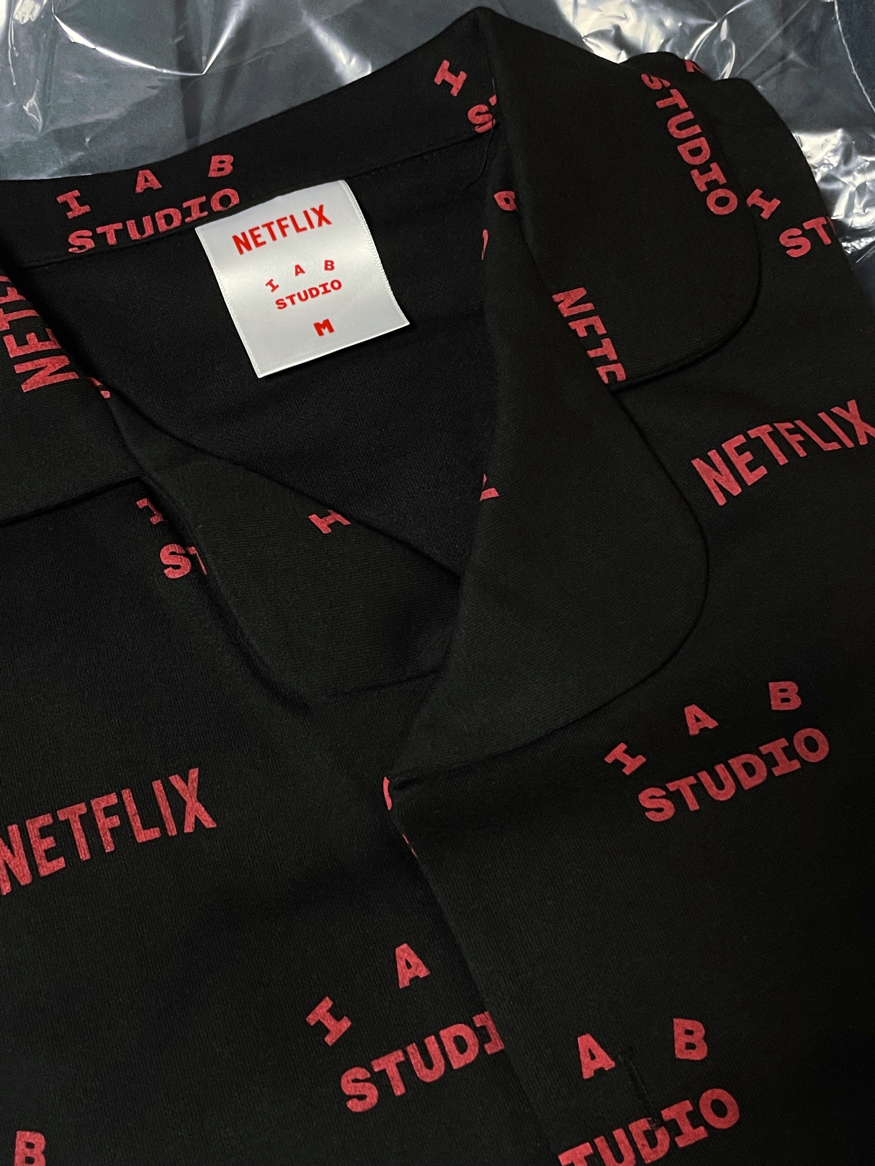 IAB Studio x Netflix Pajama Cushion Cover Set Black 착용 스타일