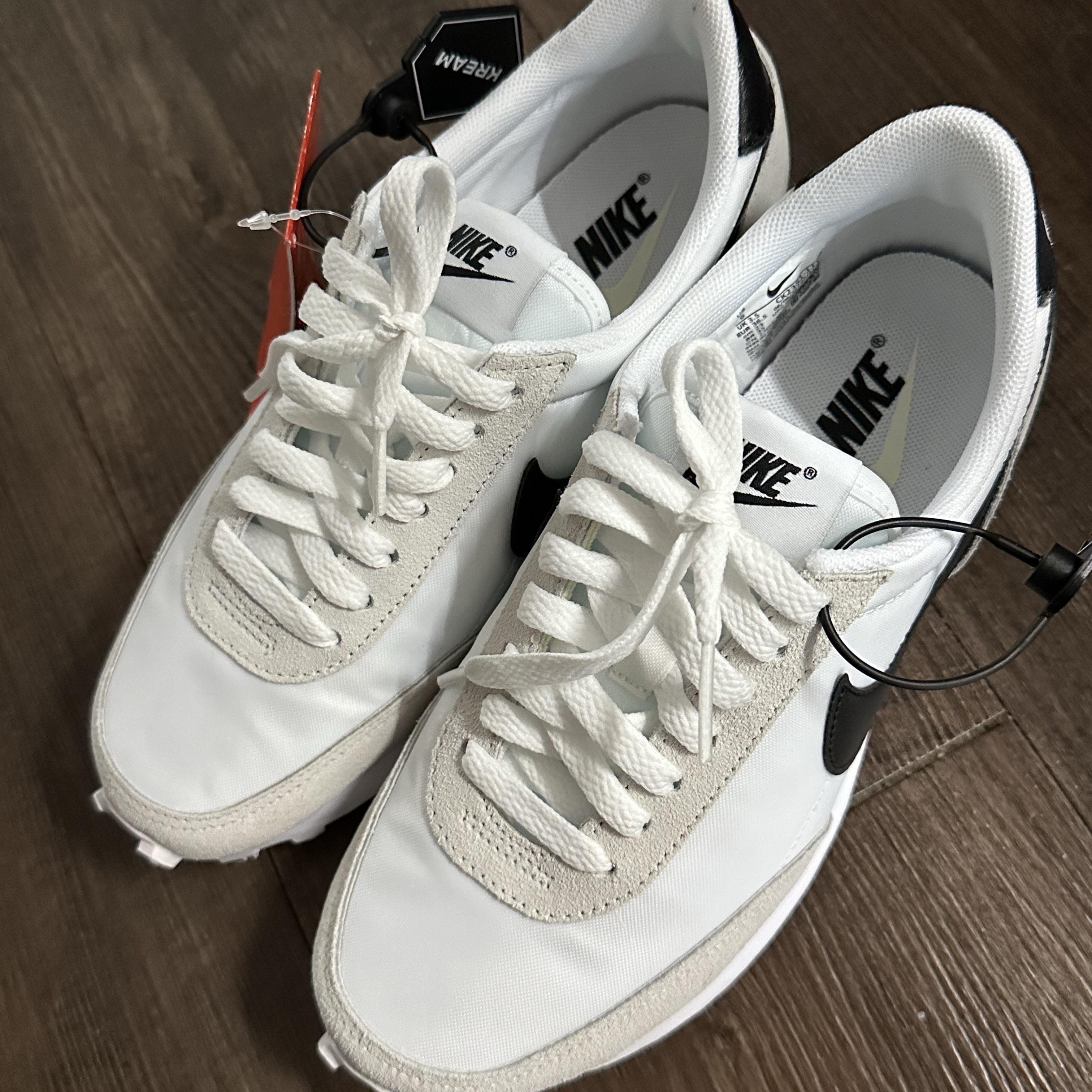 (W) Nike Daybreak Summit White Black 착용 스타일 - 1